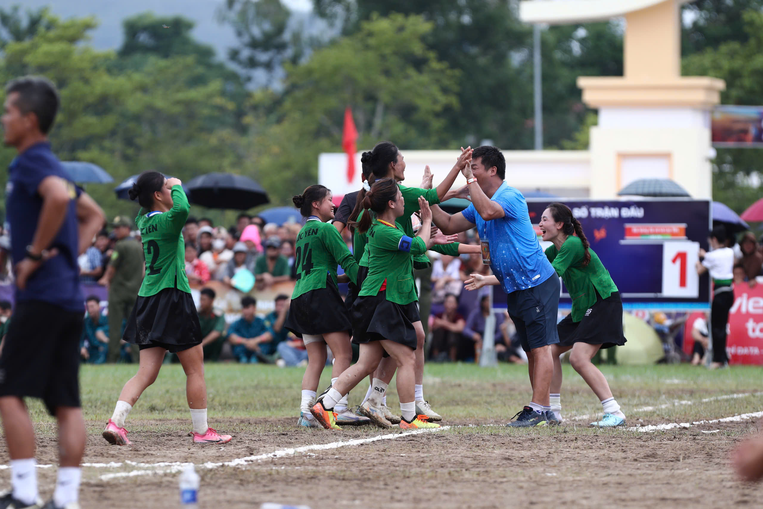 Khoảnh khắc bùng nổ của Chung kết Giải Bóng đá nữ các dân tộc thiểu số VTV Cup 2026 - Ảnh 14.