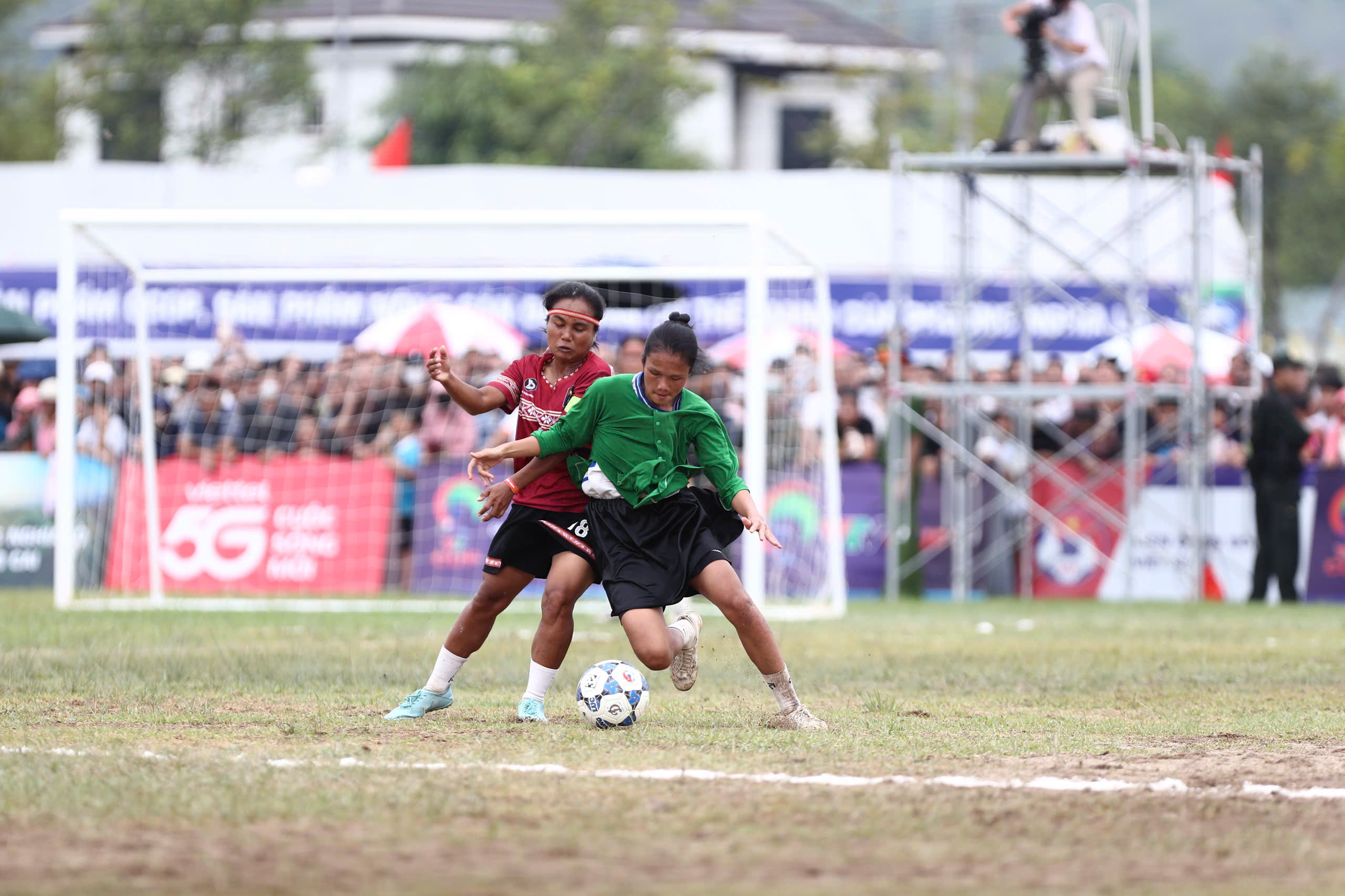 Khoảnh khắc bùng nổ của Chung kết Giải Bóng đá nữ các dân tộc thiểu số VTV Cup 2026 - Ảnh 12.