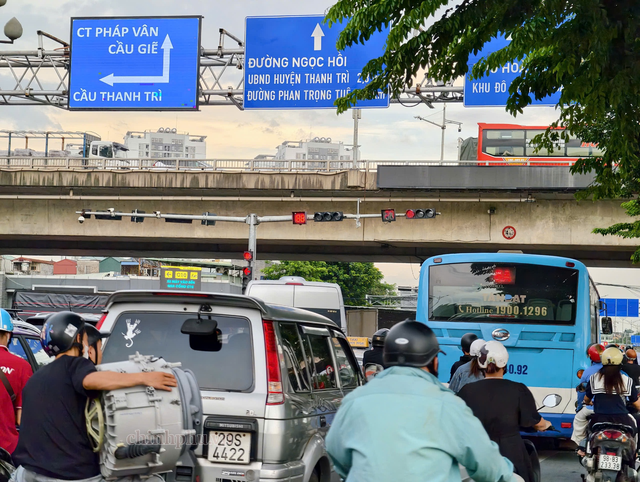 &Ugrave;n ứ cục bộ tại c&aacute;c tuyến đường ra cửa ng&otilde; H&agrave; Nội ng&agrave;y đầu nghỉ lễ- Ảnh 1.