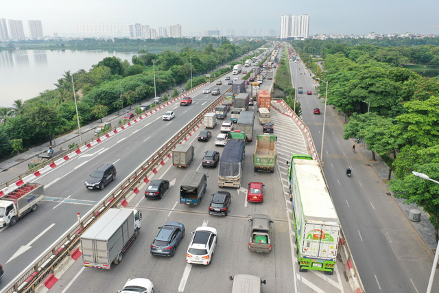 &Ugrave;n ứ cục bộ tại c&aacute;c tuyến đường ra cửa ng&otilde; H&agrave; Nội ng&agrave;y đầu nghỉ lễ- Ảnh 2.