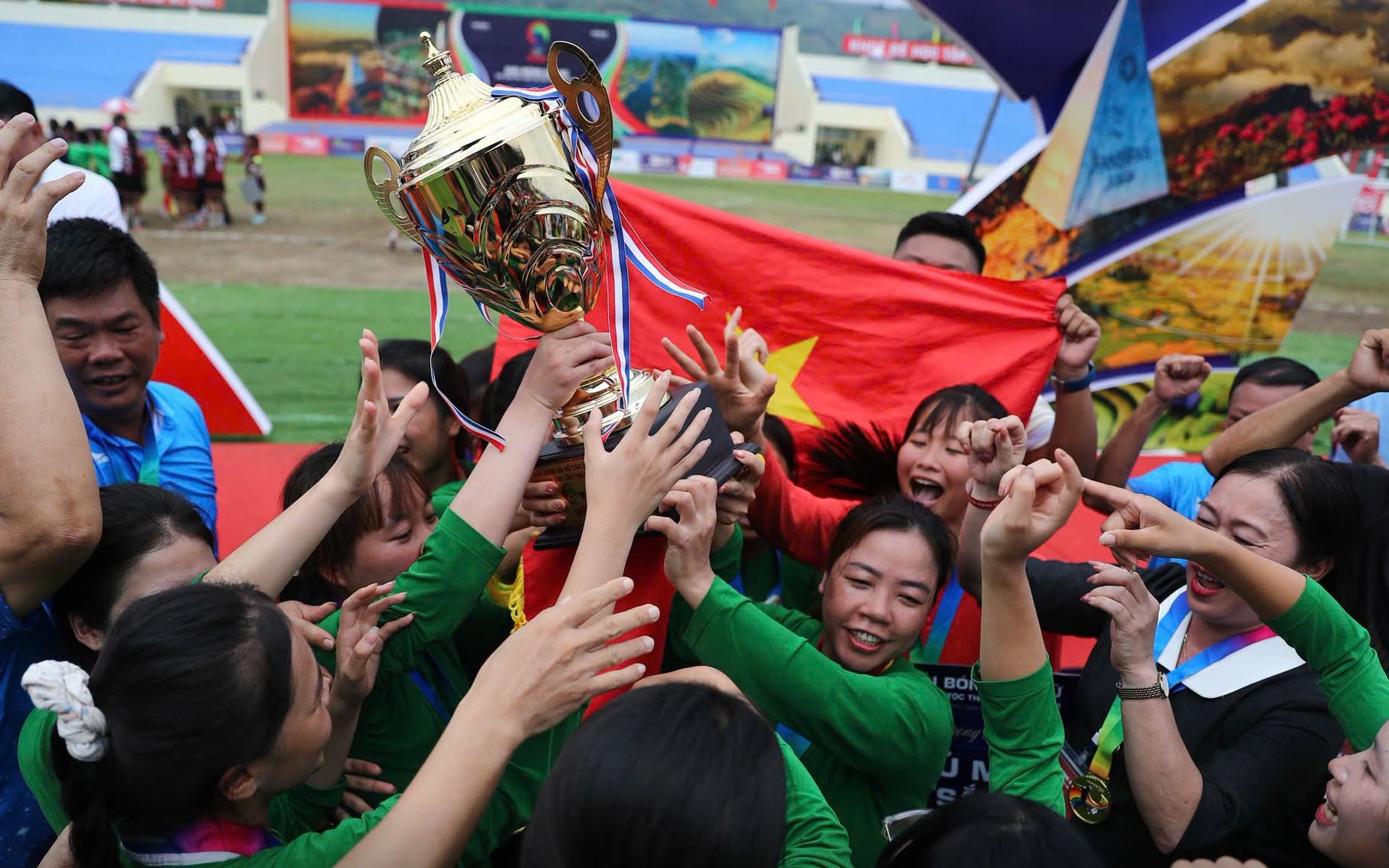 Trao giải và bế mạc Giải Bóng đá nữ các dân tộc thiểu số VTV Cup 2026 - Ảnh 1.