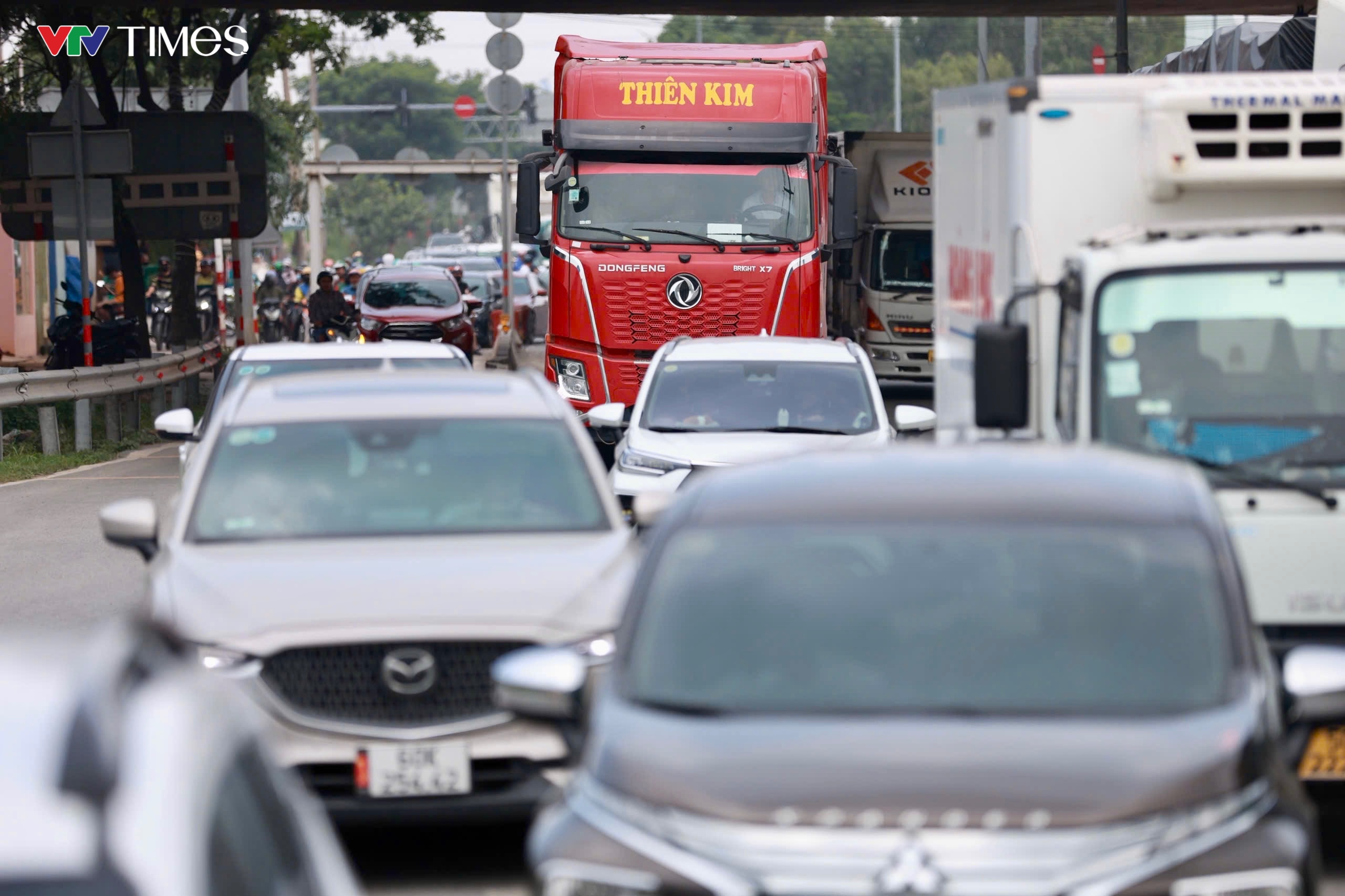 TP Hồ Chí Minh: Cửa ngõ phía Đông ùn tắc kéo dài trong ngày đầu nghỉ lễ- Ảnh 9.