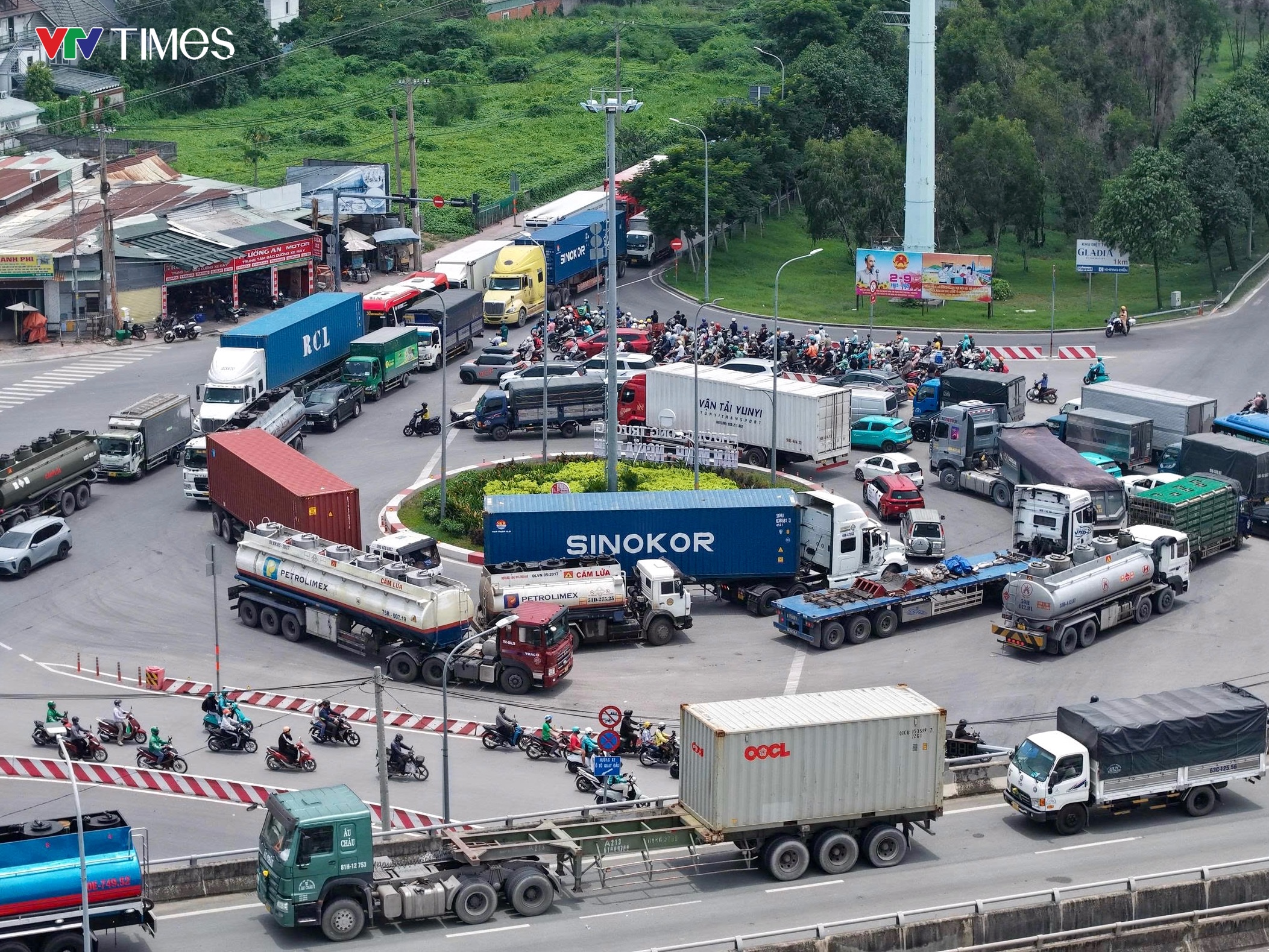 TP Hồ Chí Minh: Cửa ngõ phía Đông ùn tắc kéo dài trong ngày đầu nghỉ lễ- Ảnh 5.