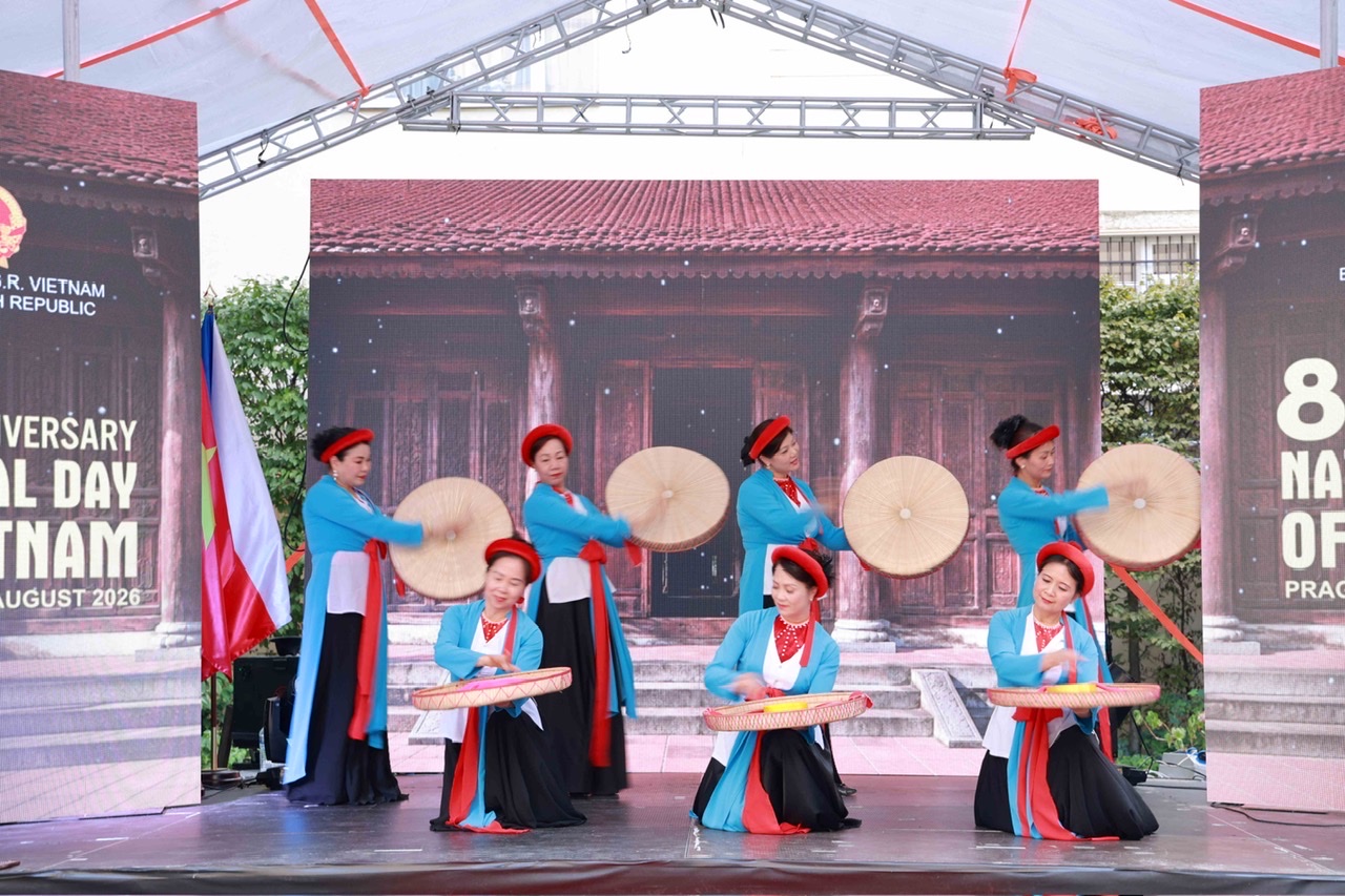Triển lãm “Chủ tịch Hồ Chí Minh - Hành trình kết nối và lan tỏa tinh thần đoàn kết quốc tế” tại Cộng hòa Séc- Ảnh 6.