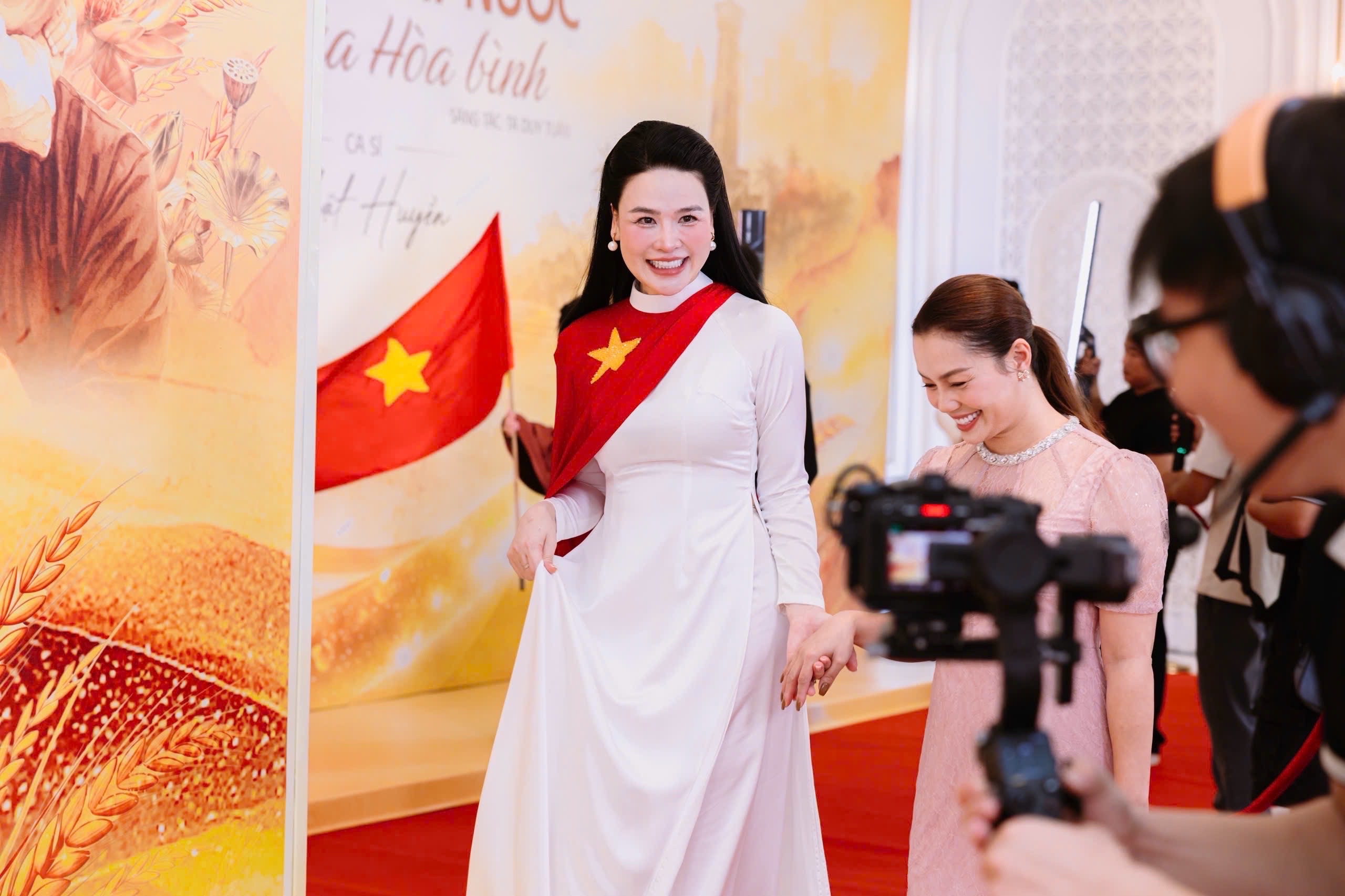 Sao Mai Nhật Huyền lan tỏa “Màu của Đất nước - Màu của Hòa bình” bằng âm nhạc nhân dịp Quốc khánh 2/9- Ảnh 2.