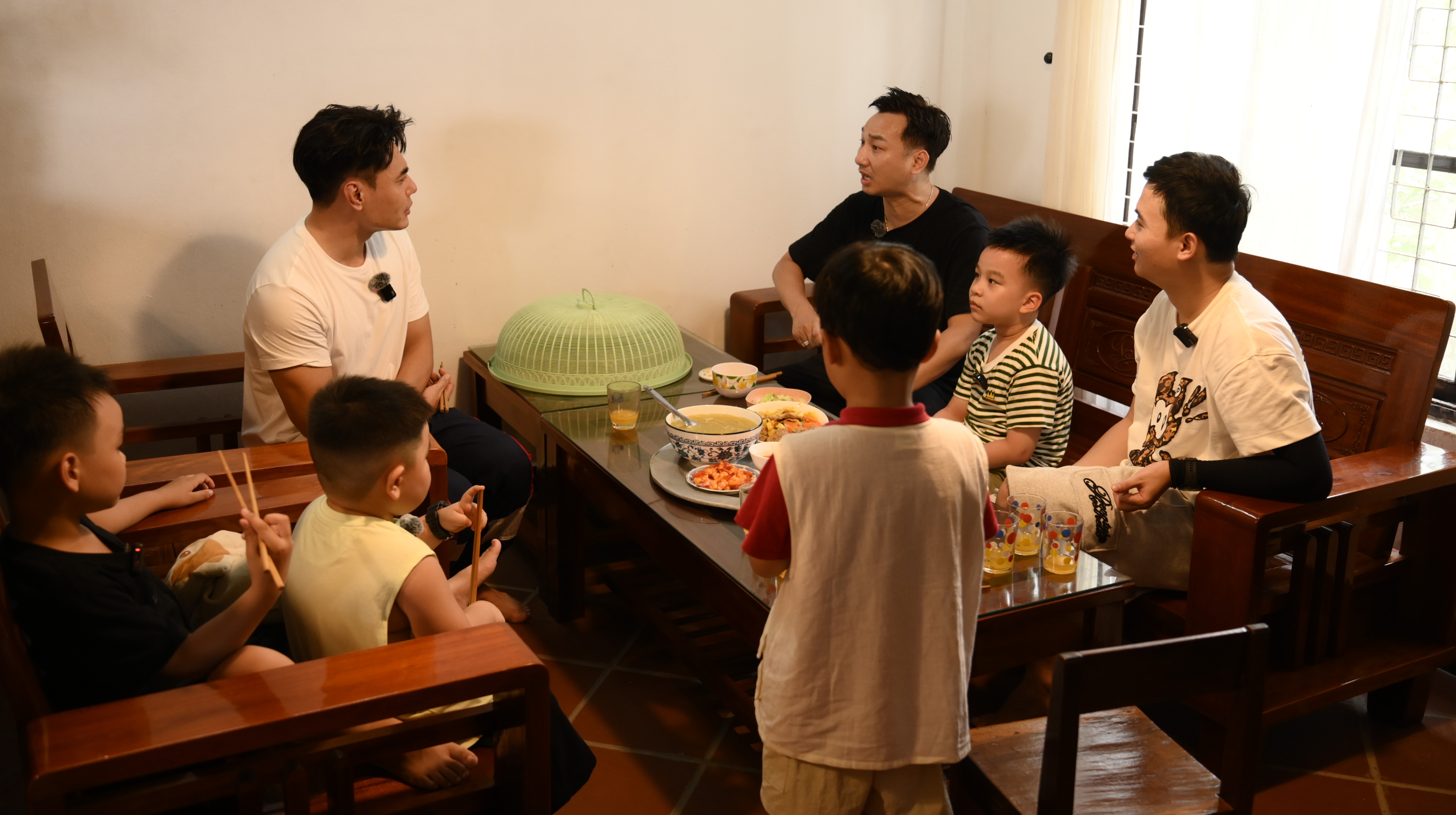 Bố ơi, mình đi đâu thế?: Lần đầu gặp nhau, 4 cặp bố con bắt đầu khám phá Hội An- Ảnh 7.