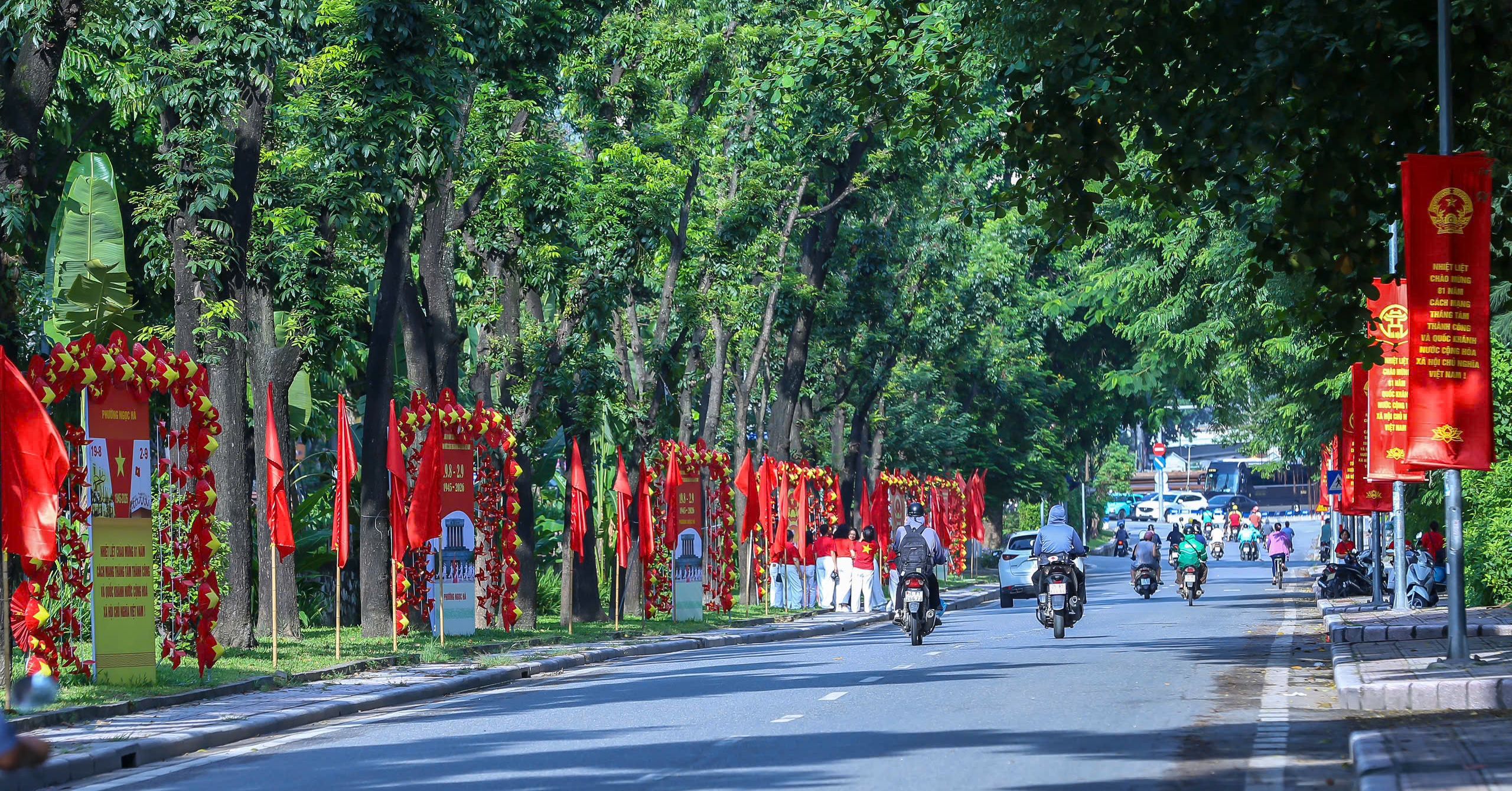 Quốc kh&aacute;nh 2/9: Người d&acirc;n n&ocirc; nức check-in mừng Tết Độc lập - Ảnh 6.