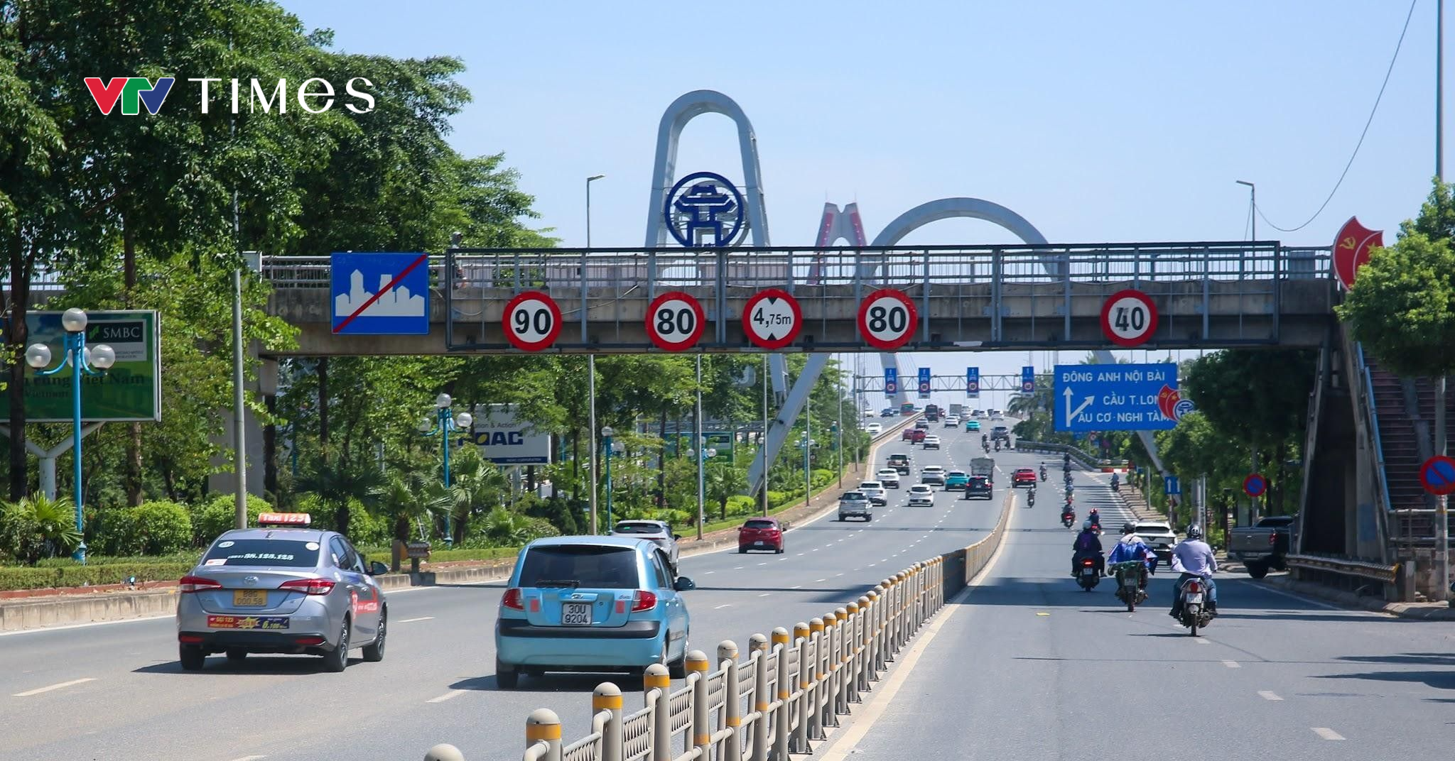 Khảo sát, điều chỉnh hạ tầng giao thông cầu Nhật Tân: Chủ động phòng ngừa tai nạn từ sớm, từ xa - Ảnh 1.