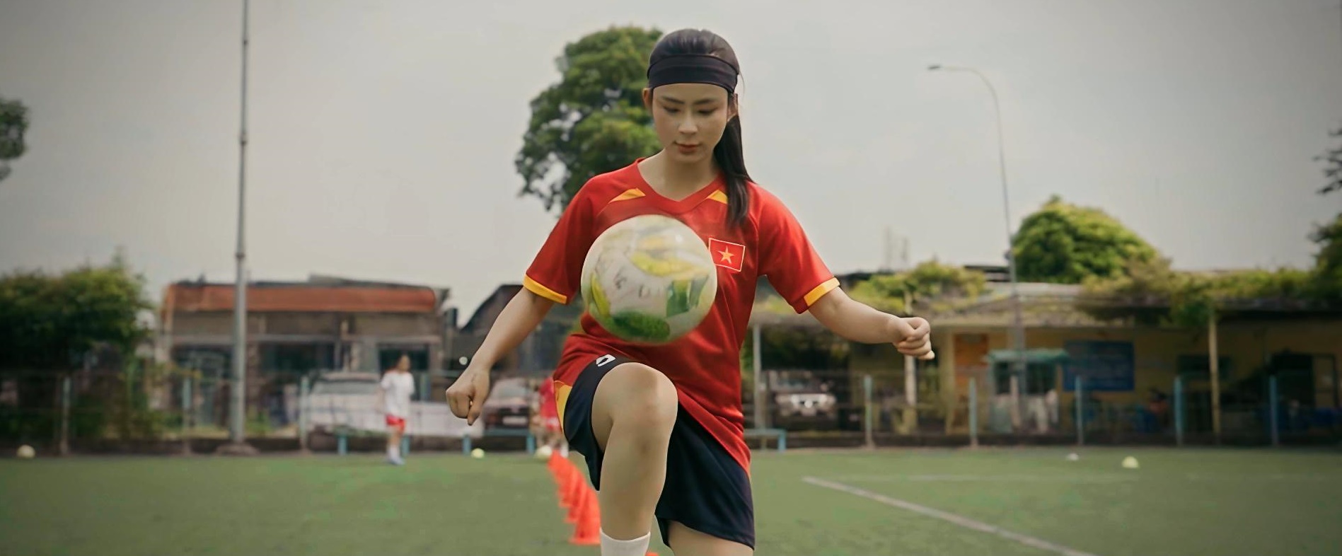 Phim 'Đội b&oacute;ng nữ l&agrave;ng Xu&acirc;n' l&ecirc;n s&oacute;ng VTV3 từ h&ocirc;m nay - Ảnh 1.
