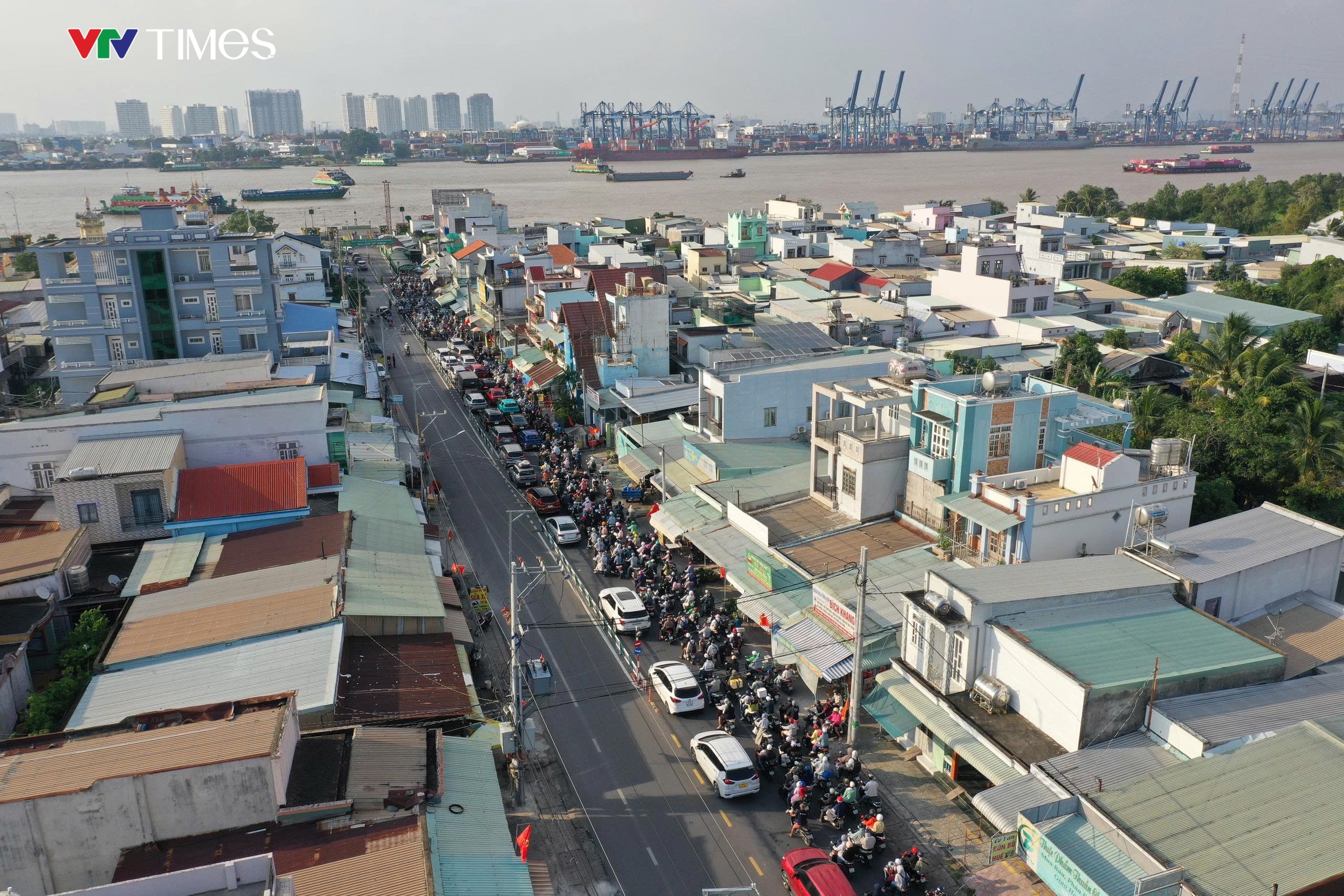 D&ograve;ng người nối d&agrave;i trở lại TP Hồ Ch&iacute; Minh sau kỳ nghỉ lễ 2/9- Ảnh 4.