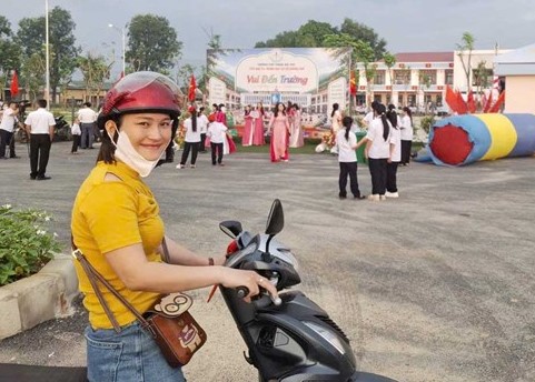 Gửi con vào trường mới, cha mẹ vùng biên trọn niềm vui - Ảnh 5.