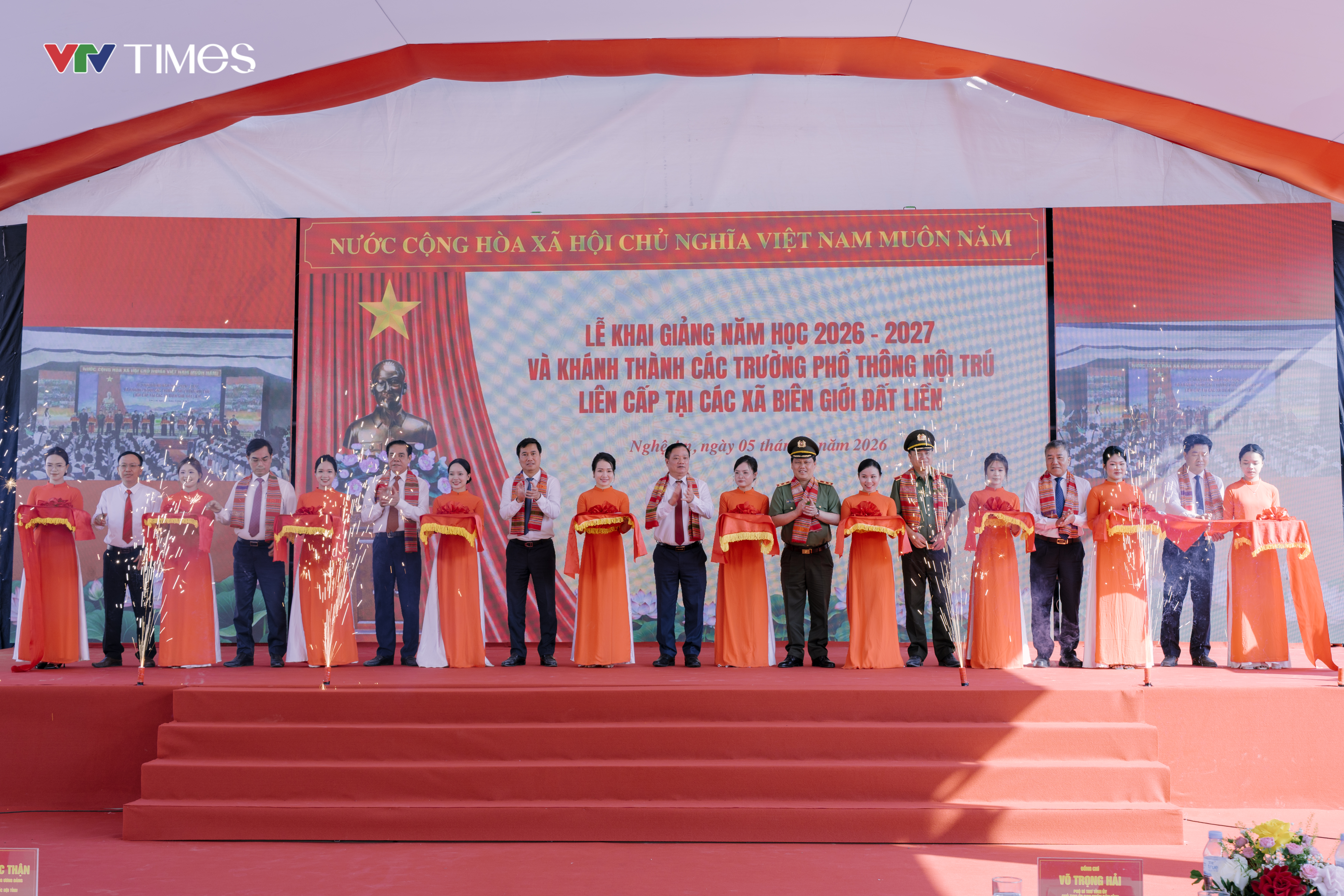 Nghệ An: Khánh thành đồng loạt các trường phổ thông dân tộc nội trú liên cấp - Ảnh 4.