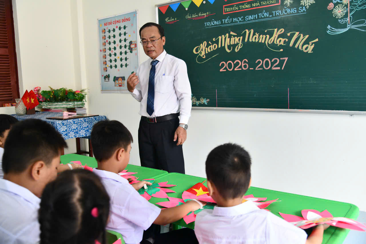 Rộn r&agrave;ng tiếng trống khai trường giữa tr&ugrave;ng khơi Trường Sa - Ảnh 8.