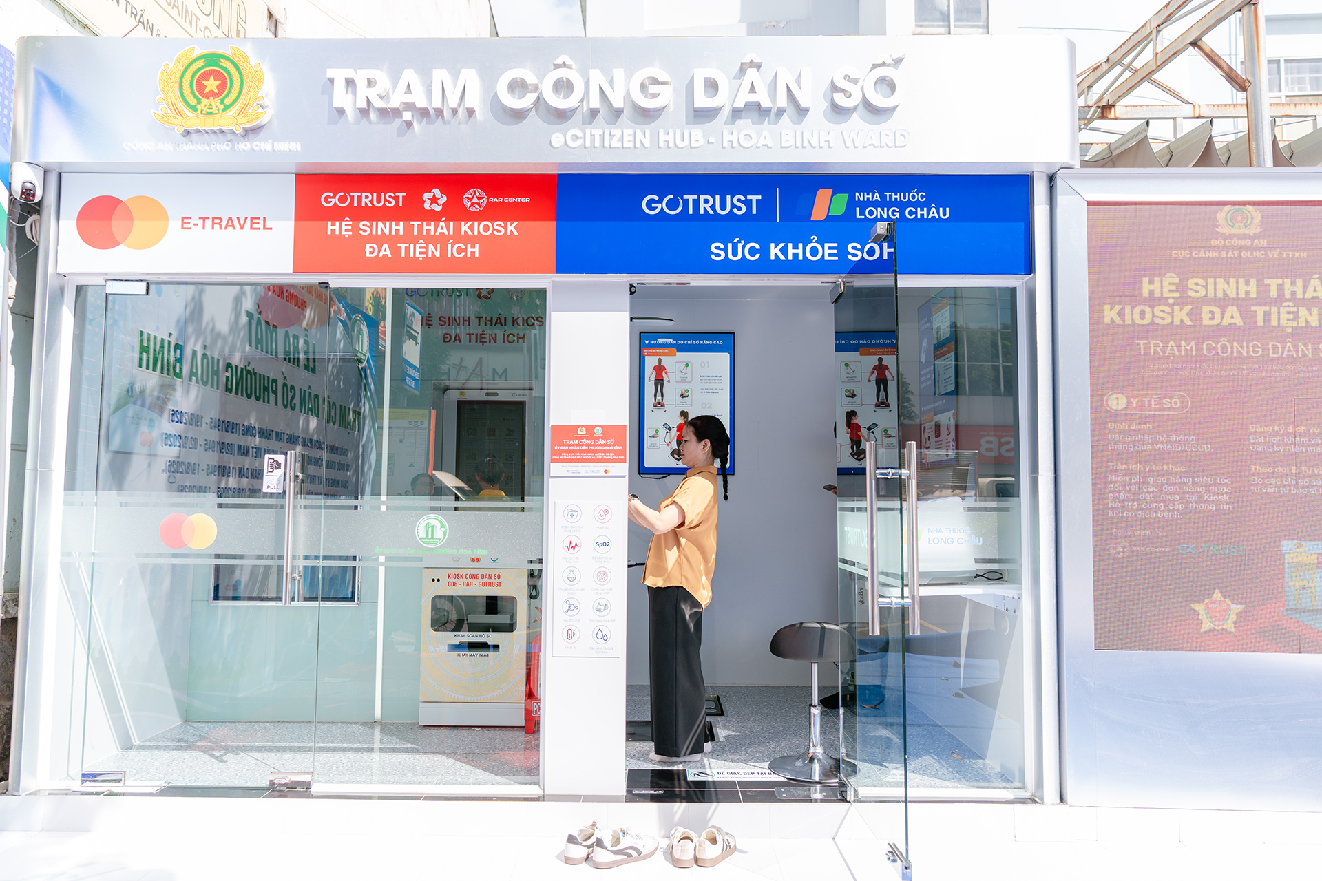 C&ocirc;ng an TP Hồ Ch&iacute; Minh c&ugrave;ng c&aacute;c đơn vị tăng tốc nh&acirc;n rộng mạng lưới Trạm C&ocirc;ng d&acirc;n số tr&ecirc;n địa b&agrave;n th&agrave;nh phố- Ảnh 9.