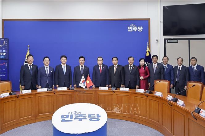 Chủ tịch Quốc hội Trần Thanh Mẫn tiếp Chủ tịch Đảng Dân chủ Đồng hành Kim Min Seok- Ảnh 2.