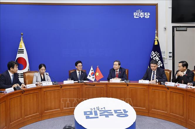 Chủ tịch Quốc hội Trần Thanh Mẫn tiếp Chủ tịch Đảng Dân chủ Đồng hành Kim Min Seok- Ảnh 1.