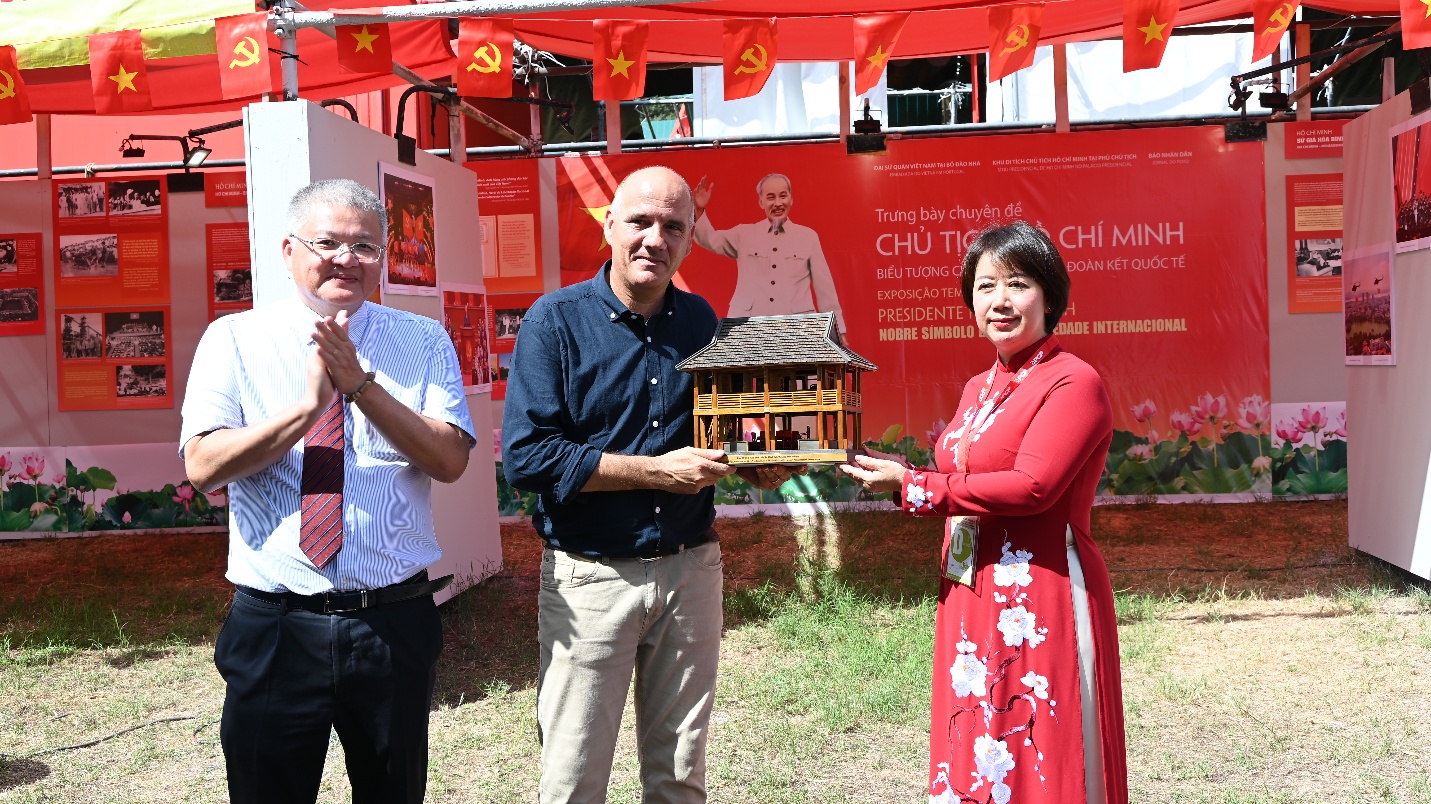 Khai mạc chuỗi hoạt động văn hóa - khoa học tôn vinh Chủ tịch Hồ Chí Minh tại Cộng hòa Bồ Đào Nha - Ảnh 6.