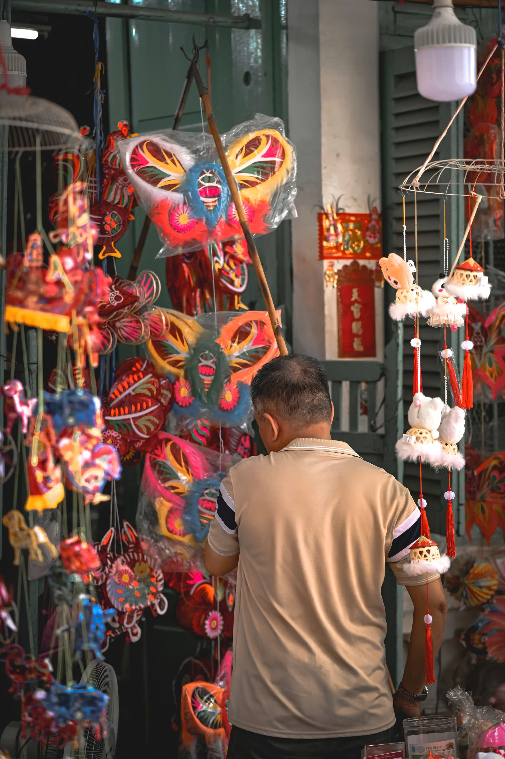 Phố lồng đèn “khai hội” sớm - Ảnh 10.