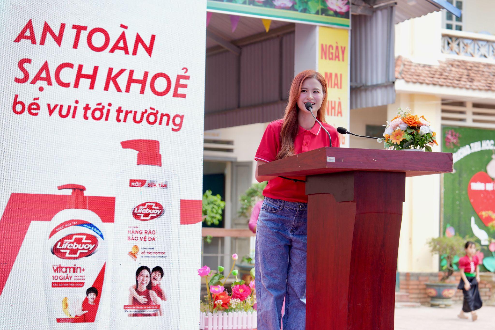 Lifebuoy tiếp sức trẻ em tại Lai Ch&acirc;u, L&agrave;o Cai v&agrave; Quảng Trị bước v&agrave;o năm học mới- Ảnh 4.