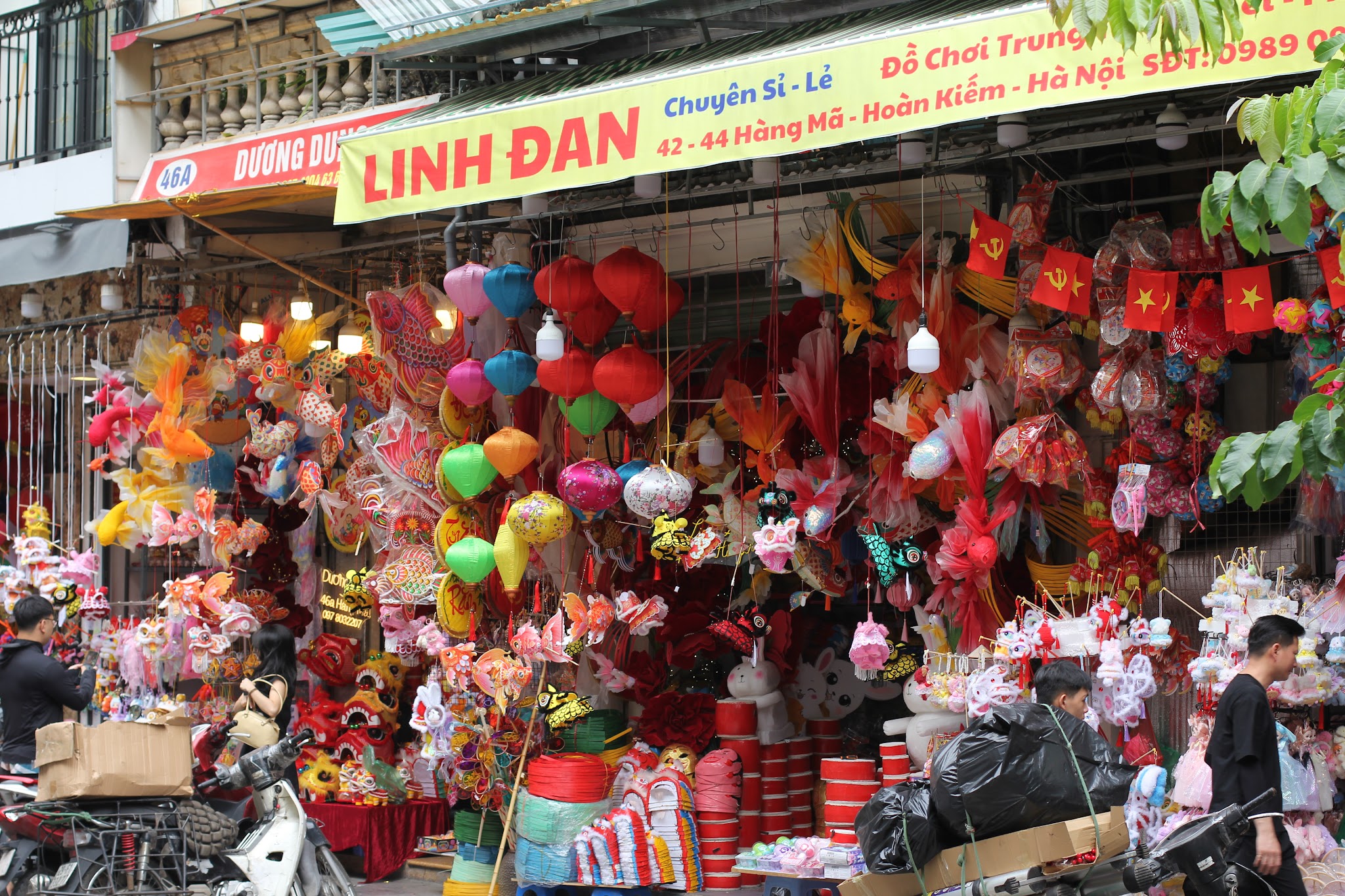 Phố phường Hà Nội rộn ràng khi mùa Trung thu cận kề - Ảnh 4.