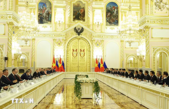 Tổng B&iacute; thư, Chủ tịch nước T&ocirc; L&acirc;m hội đ&agrave;m với Tổng thống Li&ecirc;n bang Nga Vladimir Putin - Ảnh 3.