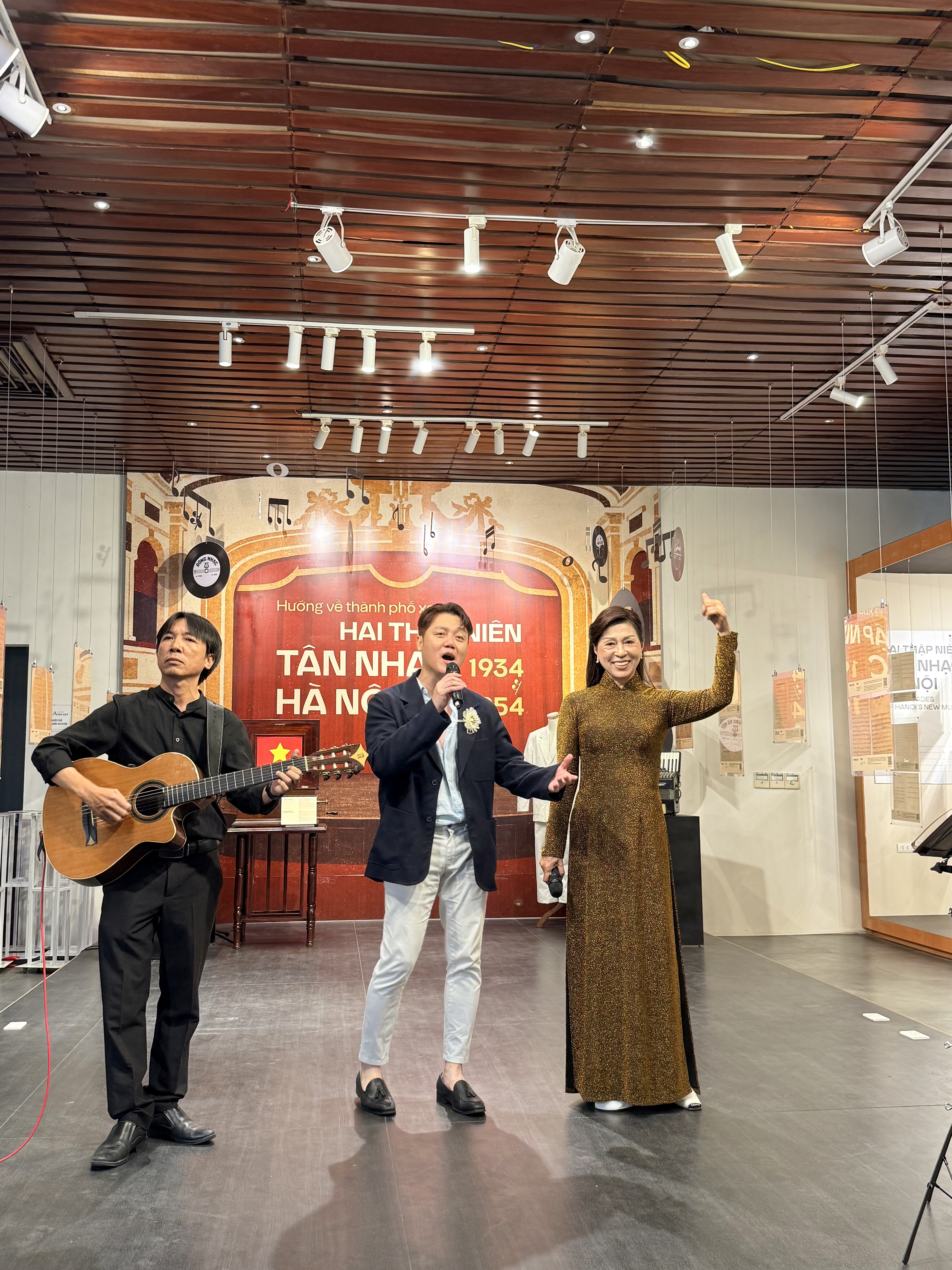 Trưng bày 'Hướng về thành phố xa xưa': Tái hiện hai thập niên tân nhạc Hà Nội- Ảnh 6.