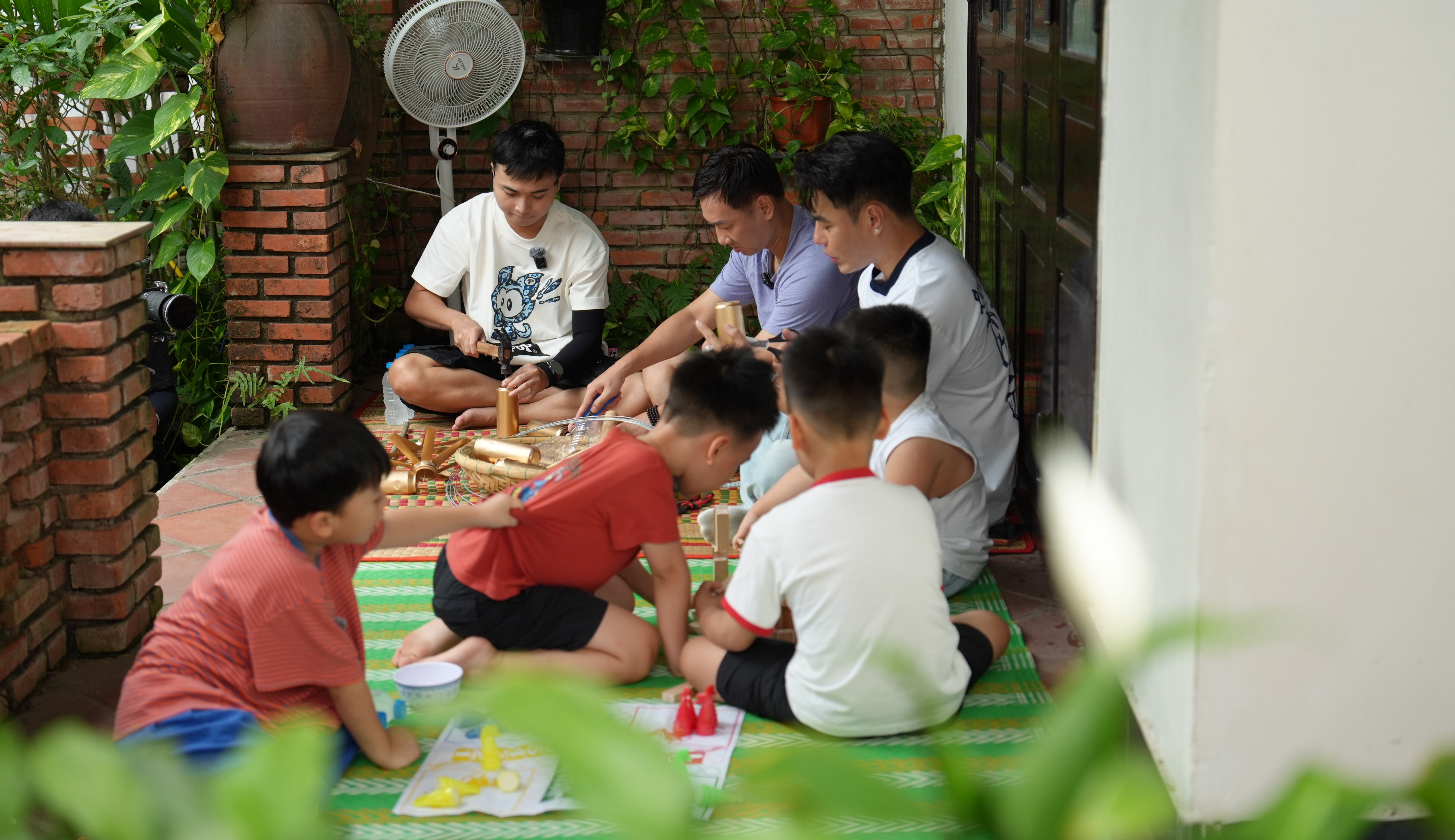 Bố ơi mình đi đâu thế: Trở về với Trung thu 8x-9x của các bố - Ảnh 2.