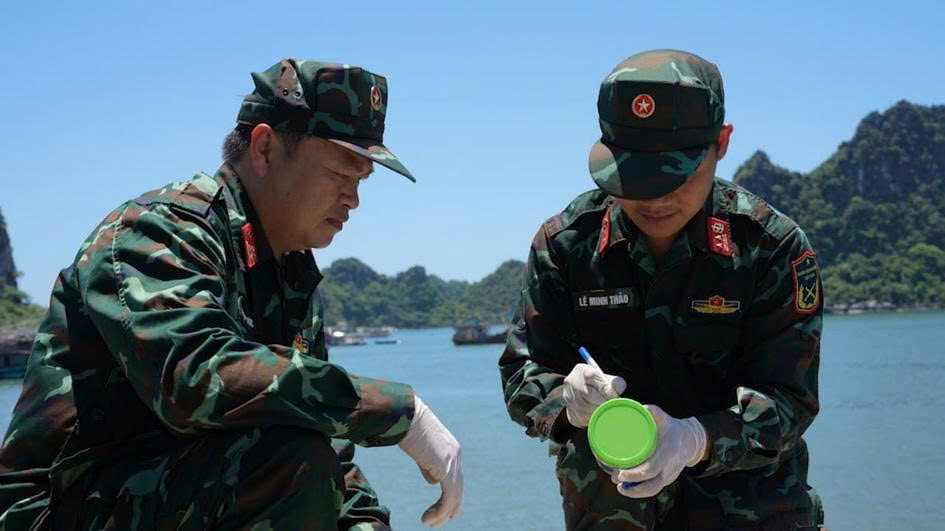 “Mặt trận không tiếng súng”: Những người lính trước nguy hiểm vô hình - Ảnh 4.