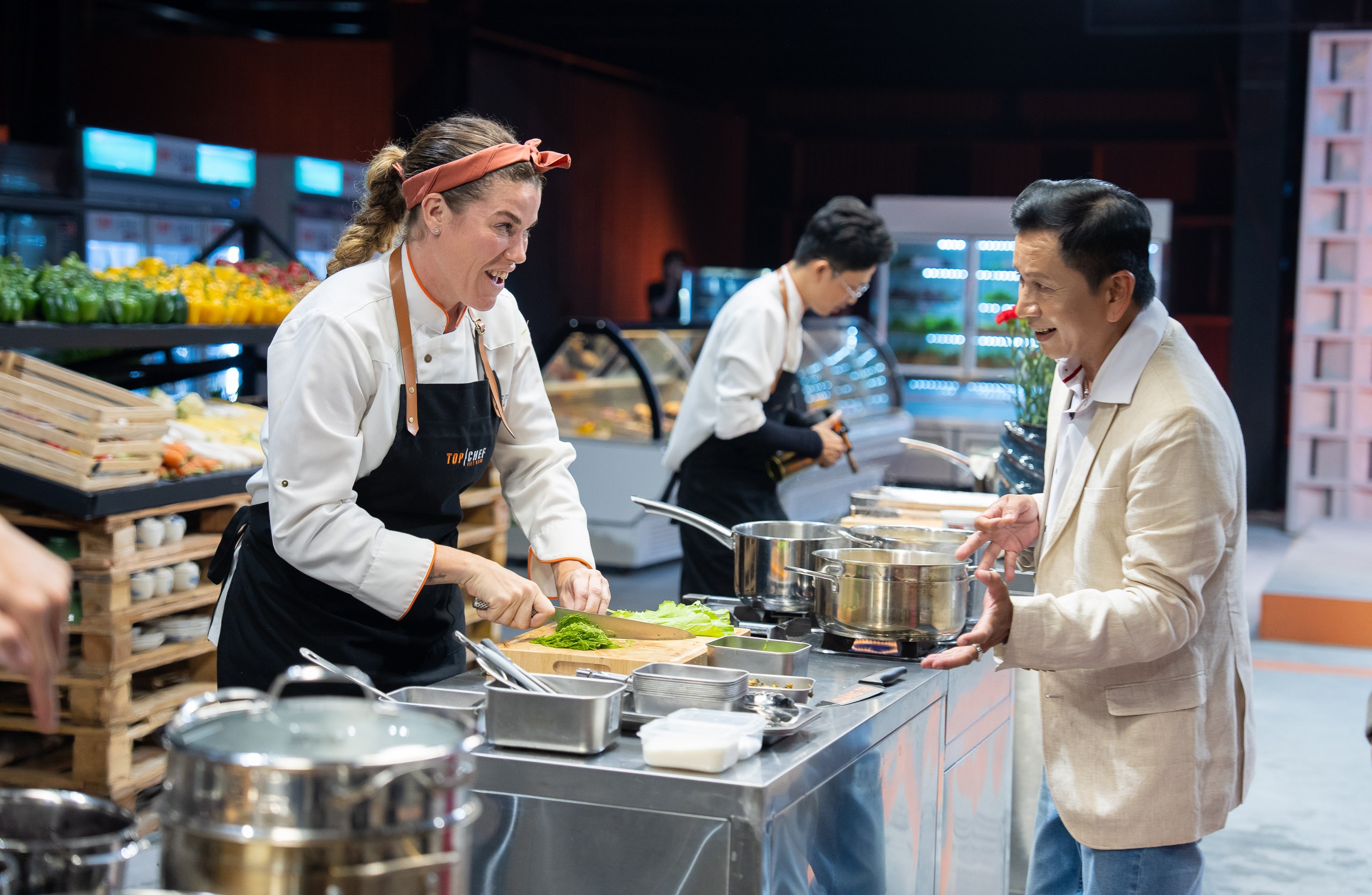 Top Chef - Tập 7: Đang nấu món của mình, 9 đầu bếp bất ngờ phải “đổi bài” giữa trận - Ảnh 2.