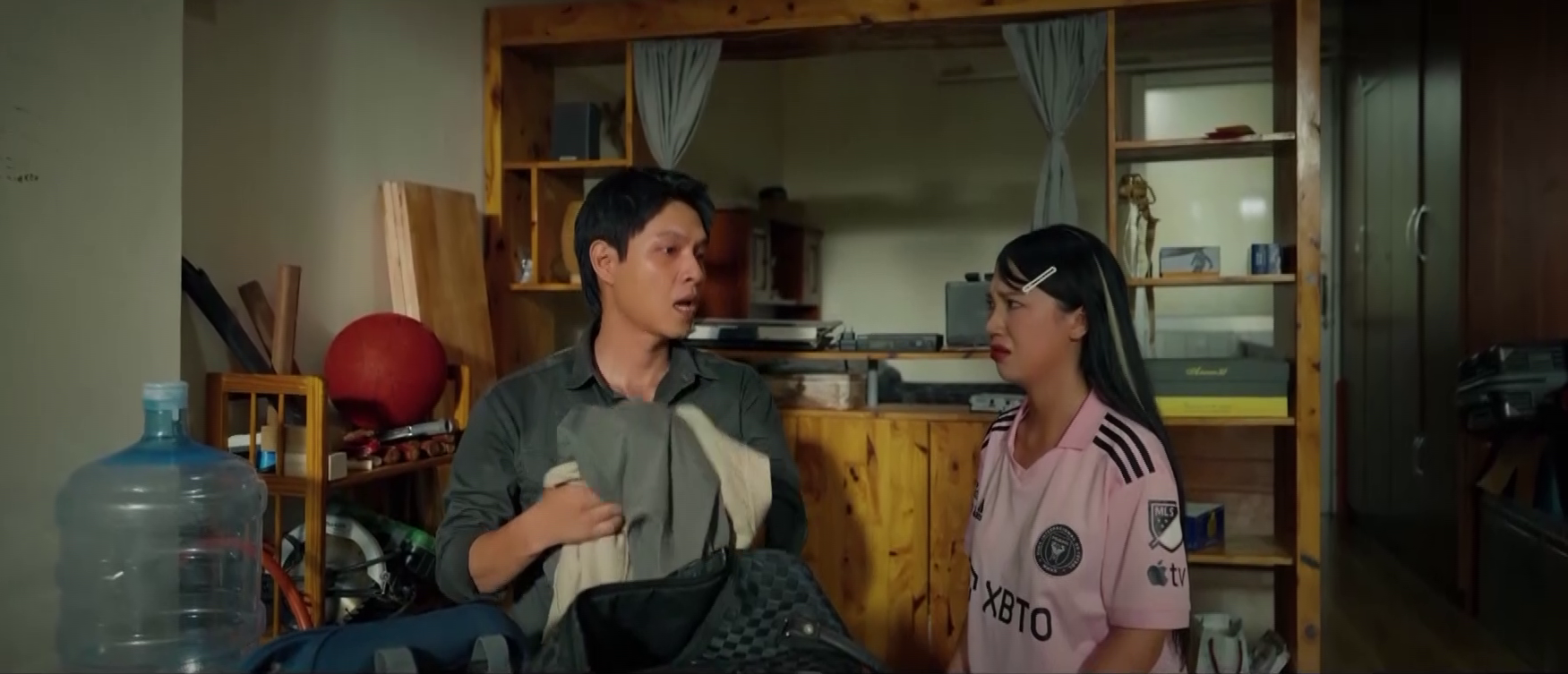 Mùa hè năm ấy - Tập 18: Phương rụng rời phát hiện bí mật mẹ giấu 8 năm qua- Ảnh 13.