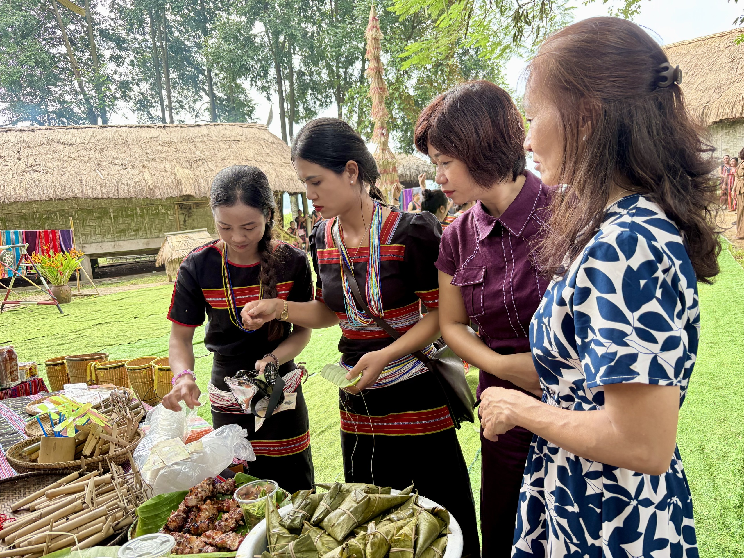 Rực rỡ sắc màu Tây Nguyên trong ngày hội giao lưu văn hóa tại Hà Nội- Ảnh 5.