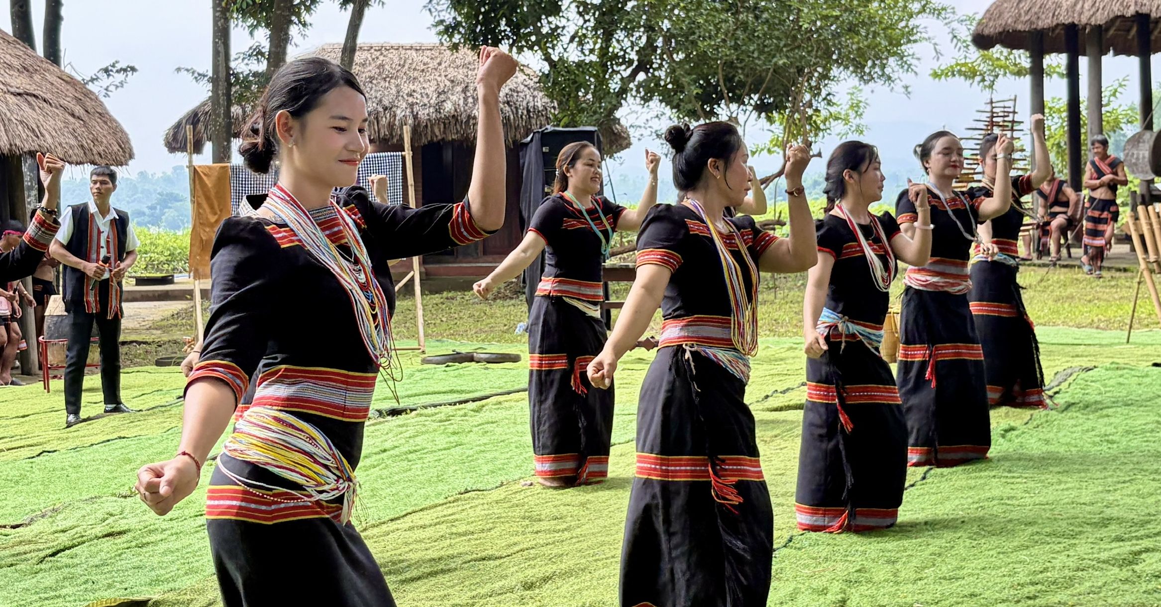 Rực rỡ sắc màu Tây Nguyên trong ngày hội giao lưu văn hóa tại Hà Nội- Ảnh 1.