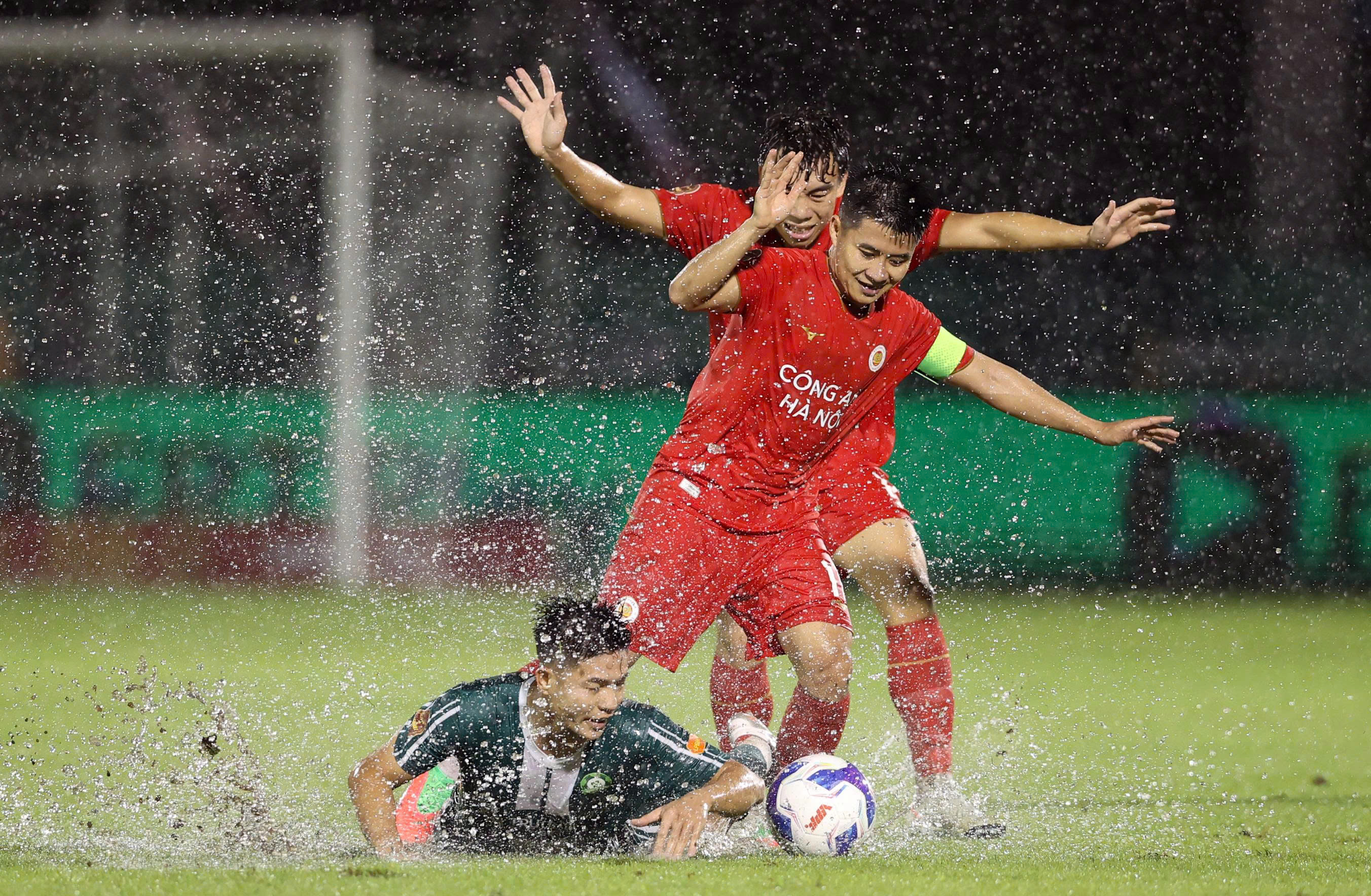 Thua CAHN 0-3, CLB TP Đồng Nai nhận thất bại thứ 3 liên tiếp- Ảnh 4. Thua CAHN 0-3, CLB TP Đồng Nai nhận thất bại thứ 3 liên tiếp- Ảnh 4.