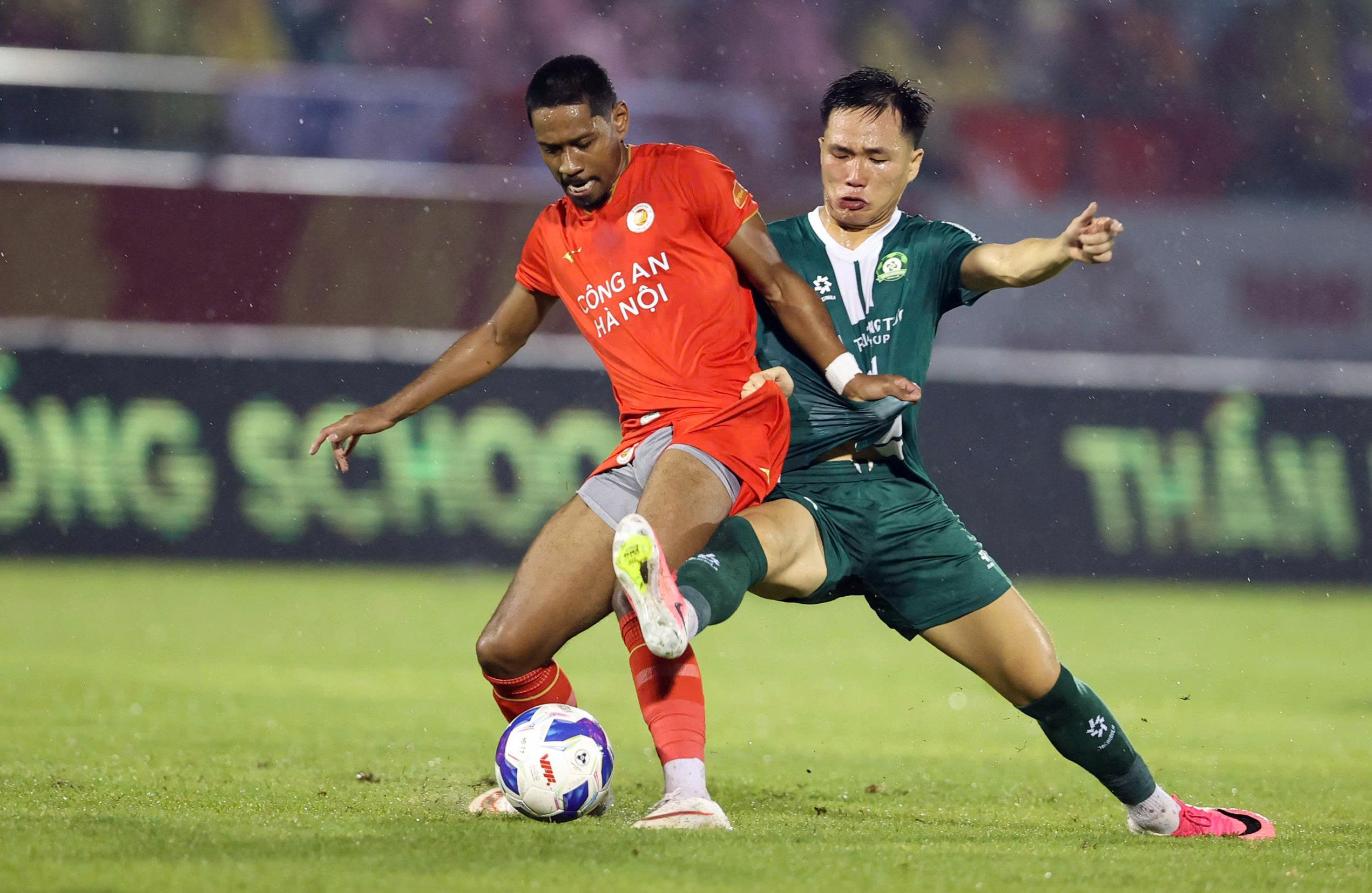 Thua CAHN 0-3, CLB TP Đồng Nai nhận thất bại thứ 3 liên tiếp- Ảnh 5. Thua CAHN 0-3, CLB TP Đồng Nai nhận thất bại thứ 3 liên tiếp- Ảnh 5.