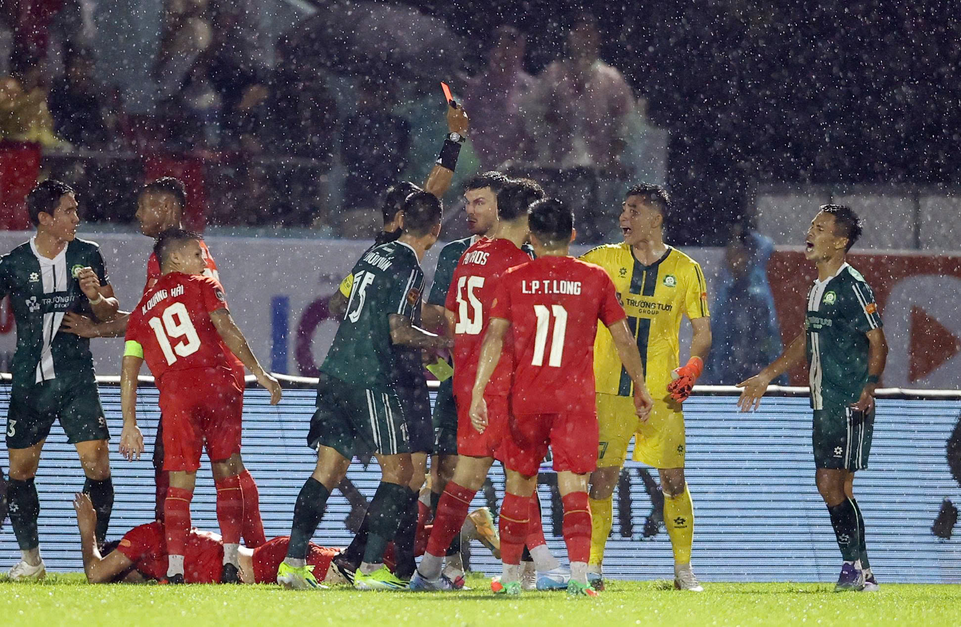 Thua CAHN 0-3, CLB TP Đồng Nai nhận thất bại thứ 3 liên tiếp- Ảnh 2. Thua CAHN 0-3, CLB TP Đồng Nai nhận thất bại thứ 3 liên tiếp- Ảnh 2.