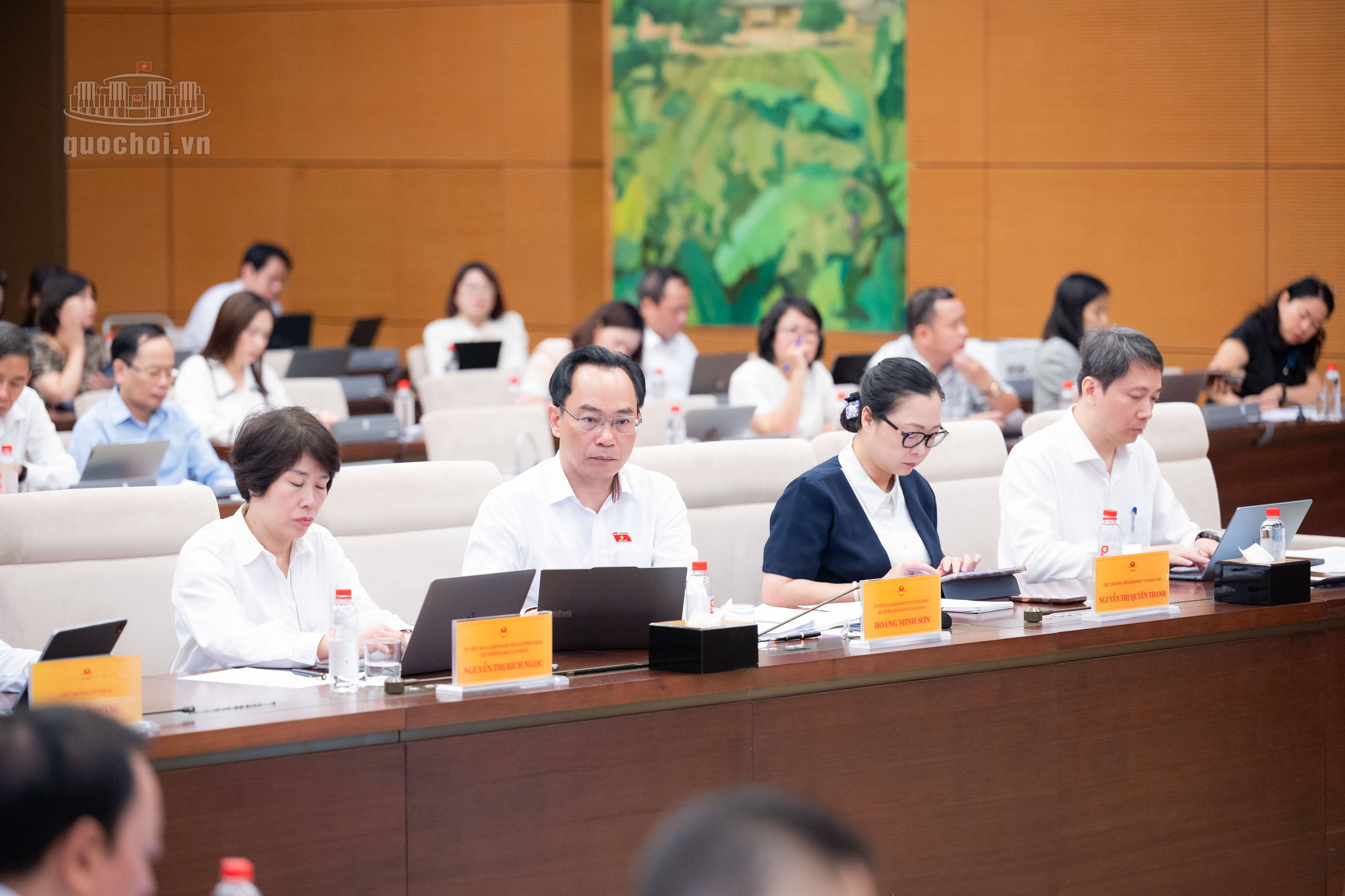 Không để học sinh thiếu sách giáo khoa, rà soát về học phí đại học- Ảnh 2.