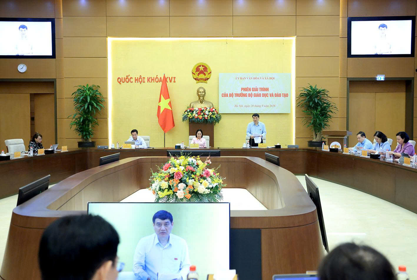 Không để học sinh thiếu sách giáo khoa, rà soát về học phí đại học- Ảnh 1.