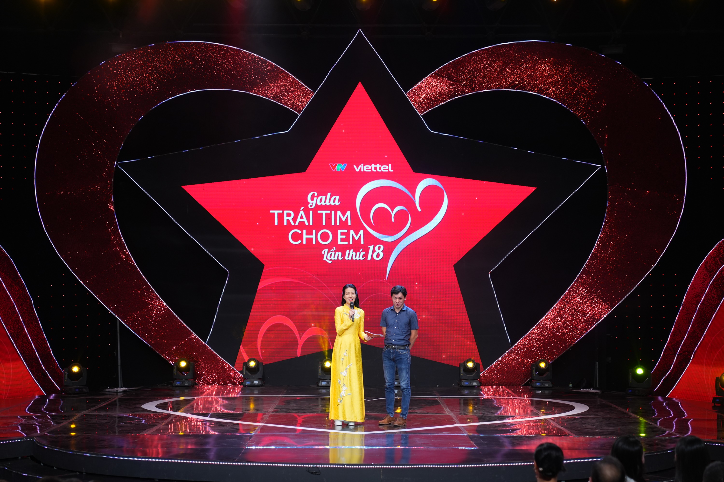 Gala Tr&aacute;i tim cho em: 18 năm thắp s&aacute;ng ước mơ cho gần 8.000 trẻ em mắc tim bẩm sinh - Ảnh 4.