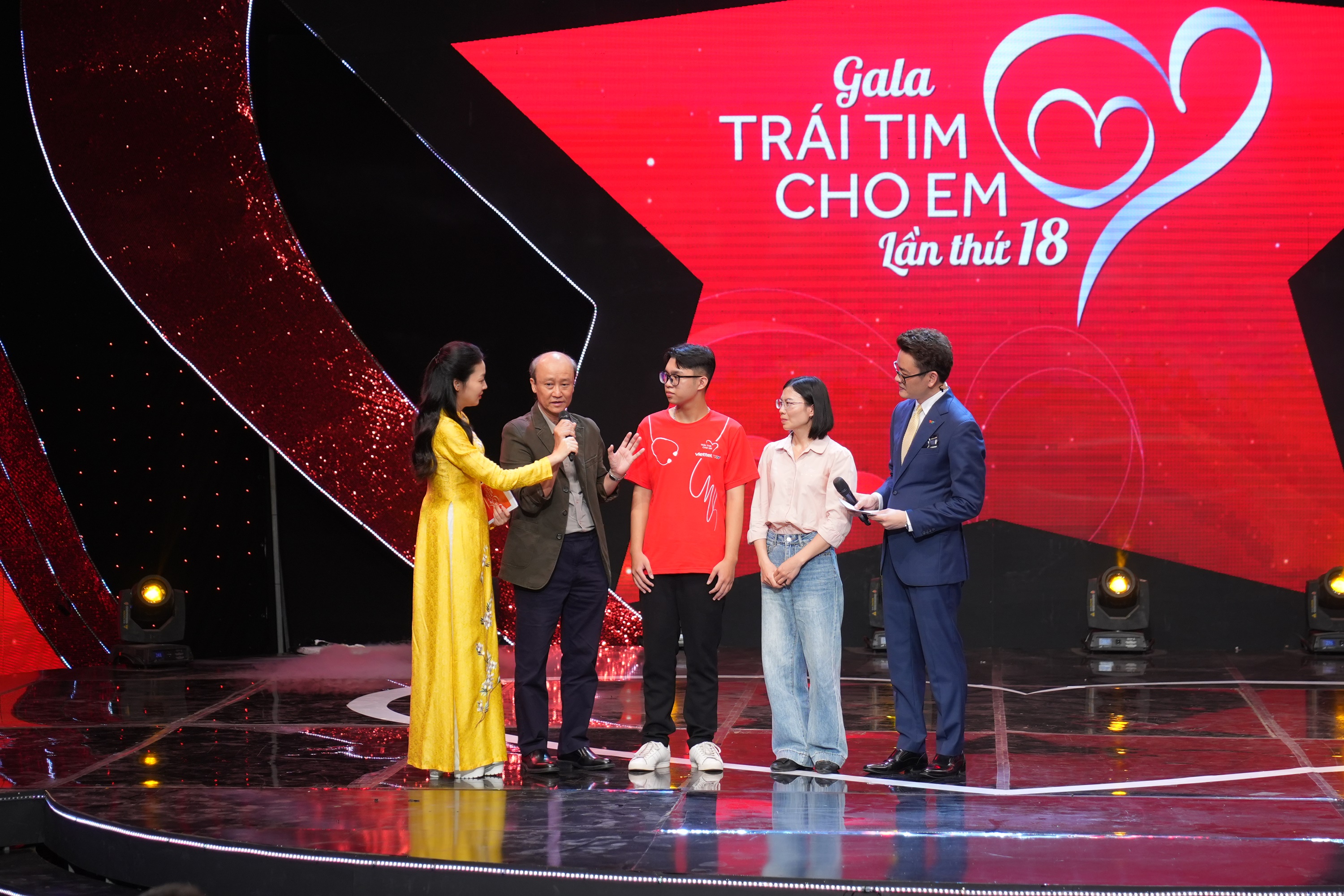 Gala Tr&aacute;i tim cho em: 18 năm thắp s&aacute;ng ước mơ cho gần 8.000 trẻ em mắc tim bẩm sinh - Ảnh 6.