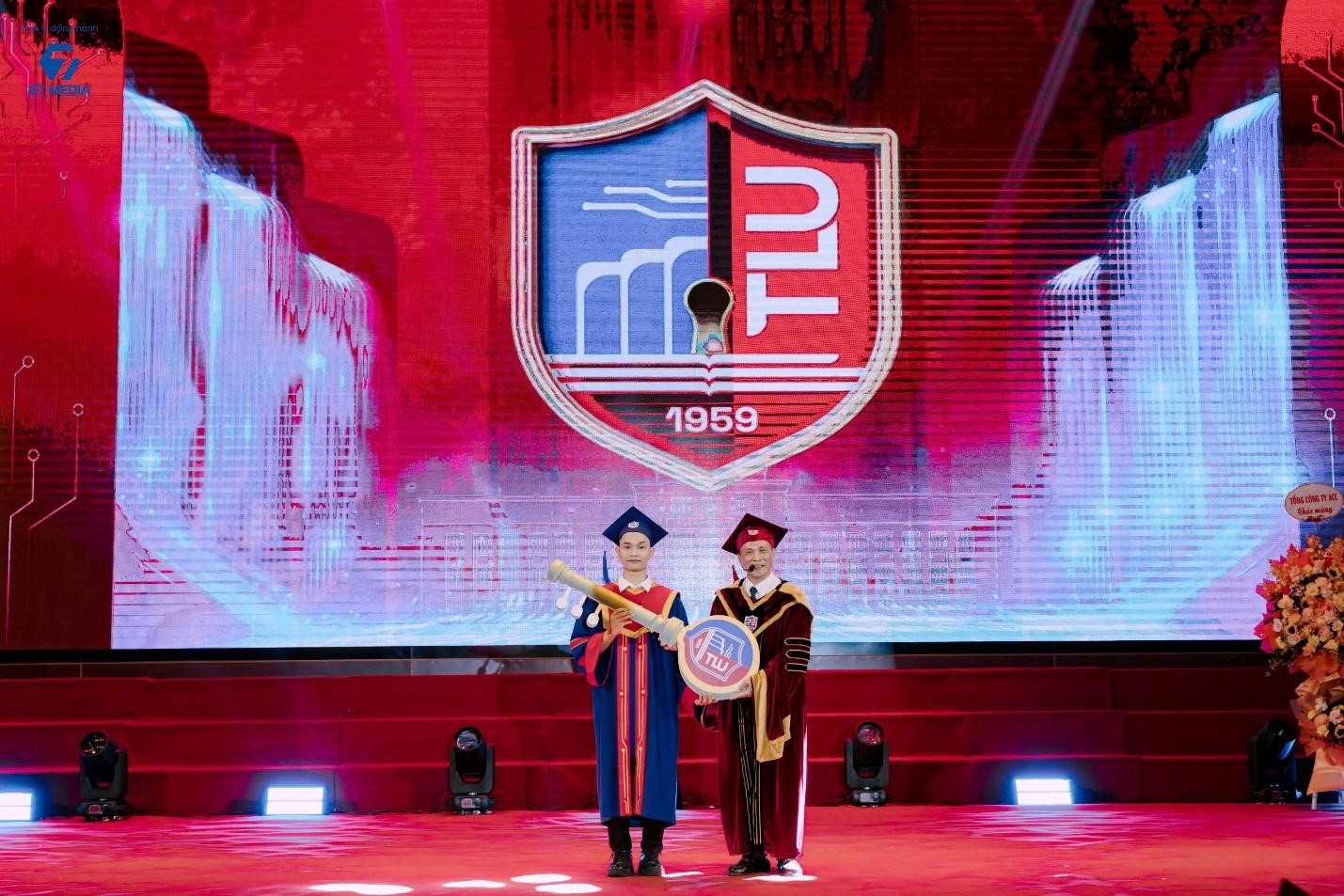 Thủ khoa tốt nghiệp trường Đại học Thủy Lợi đạt điểm tuyệt đối - Ảnh 1.
