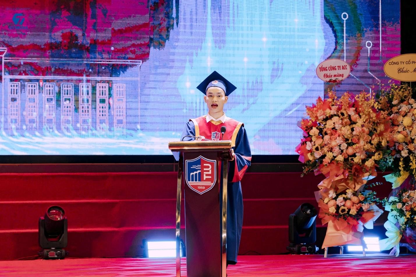 Thủ khoa tốt nghiệp trường Đại học Thủy Lợi đạt điểm tuyệt đối - Ảnh 2.