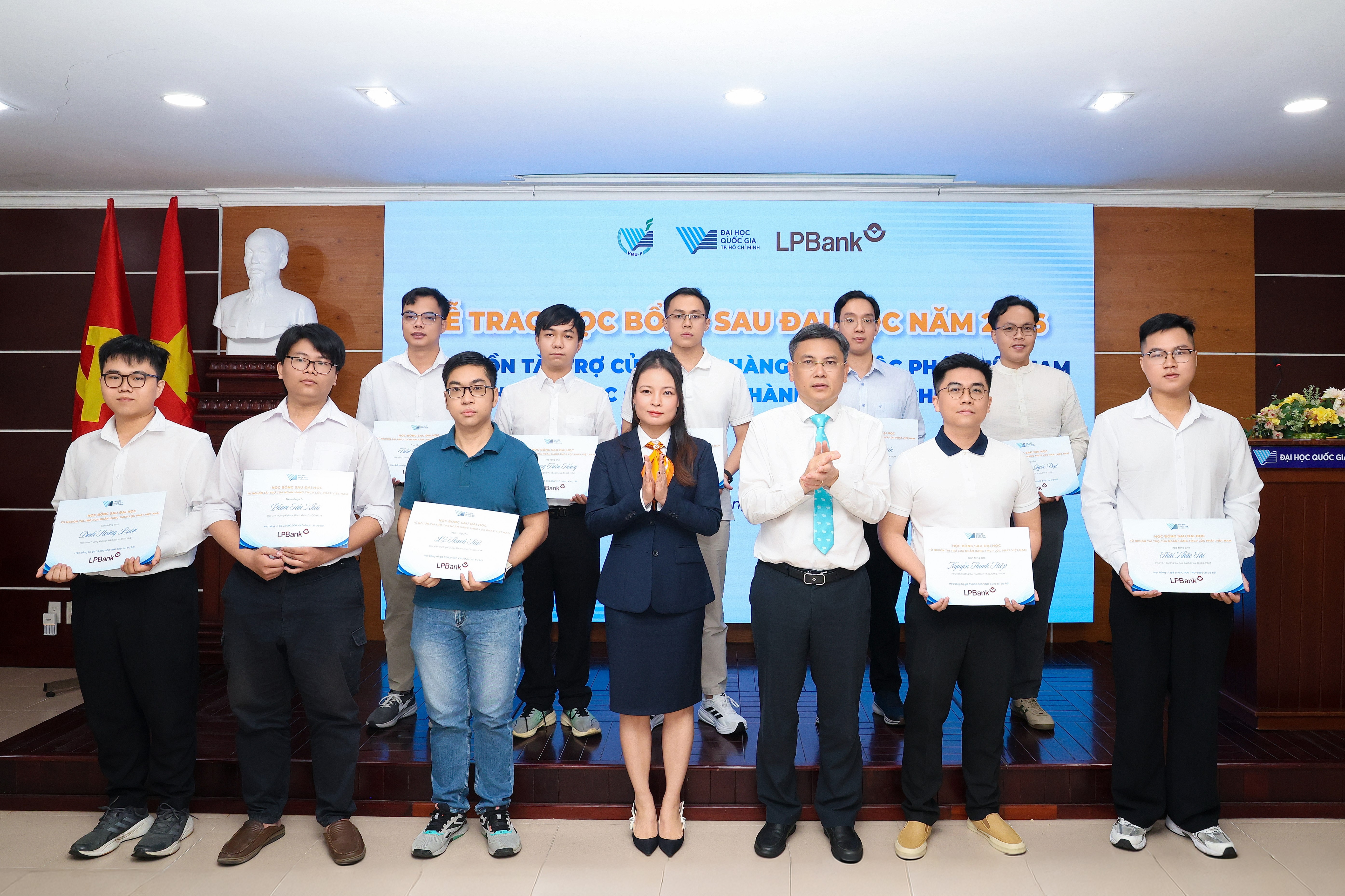 LPBank trao gần 1,8 tỷ đồng học bổng sau đại học cho học vi&ecirc;n ĐHQG-HCM - Ảnh 1.