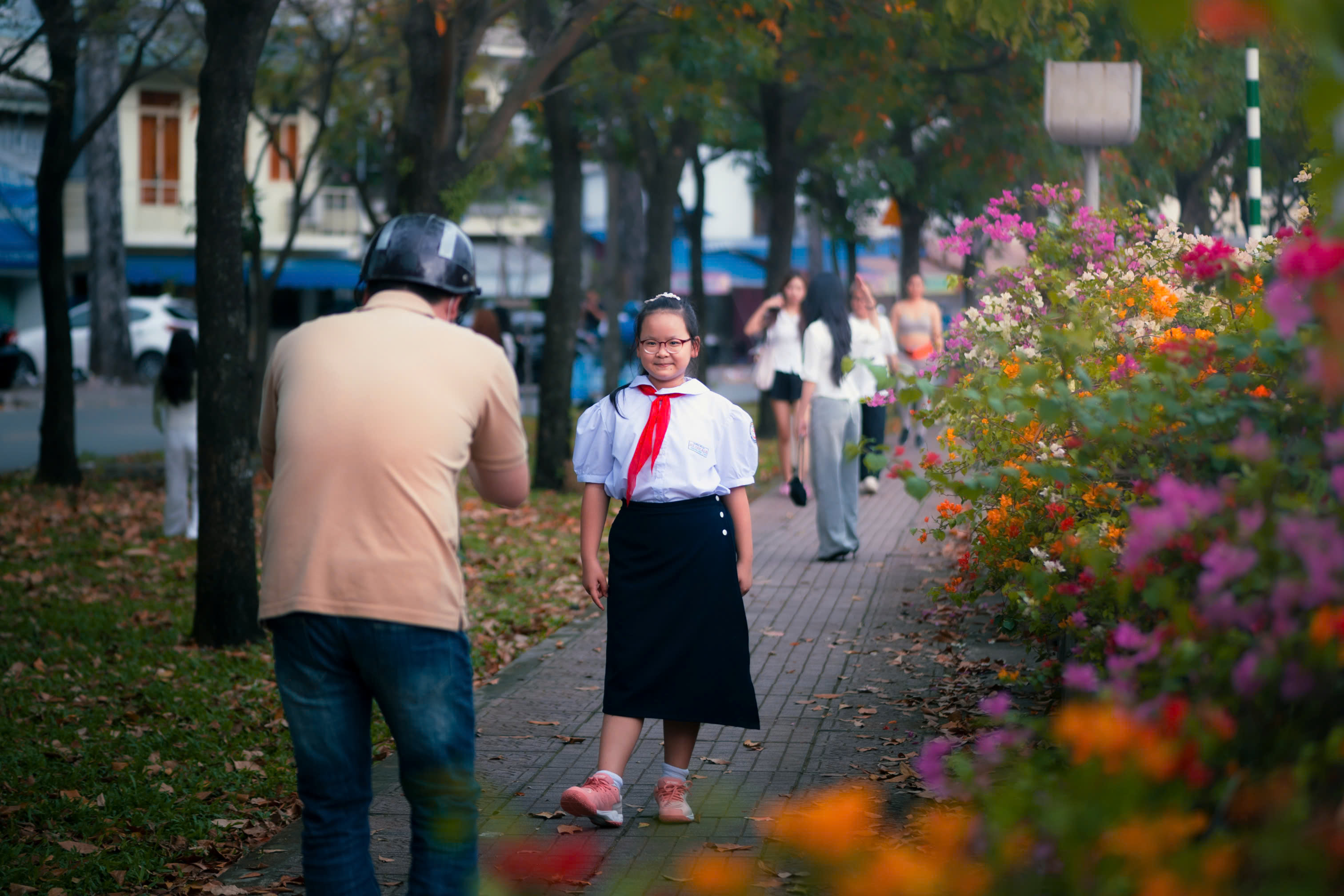 Một thoáng "thu vàng" giữa lòng TP Hồ Chí Minh - Ảnh 3.