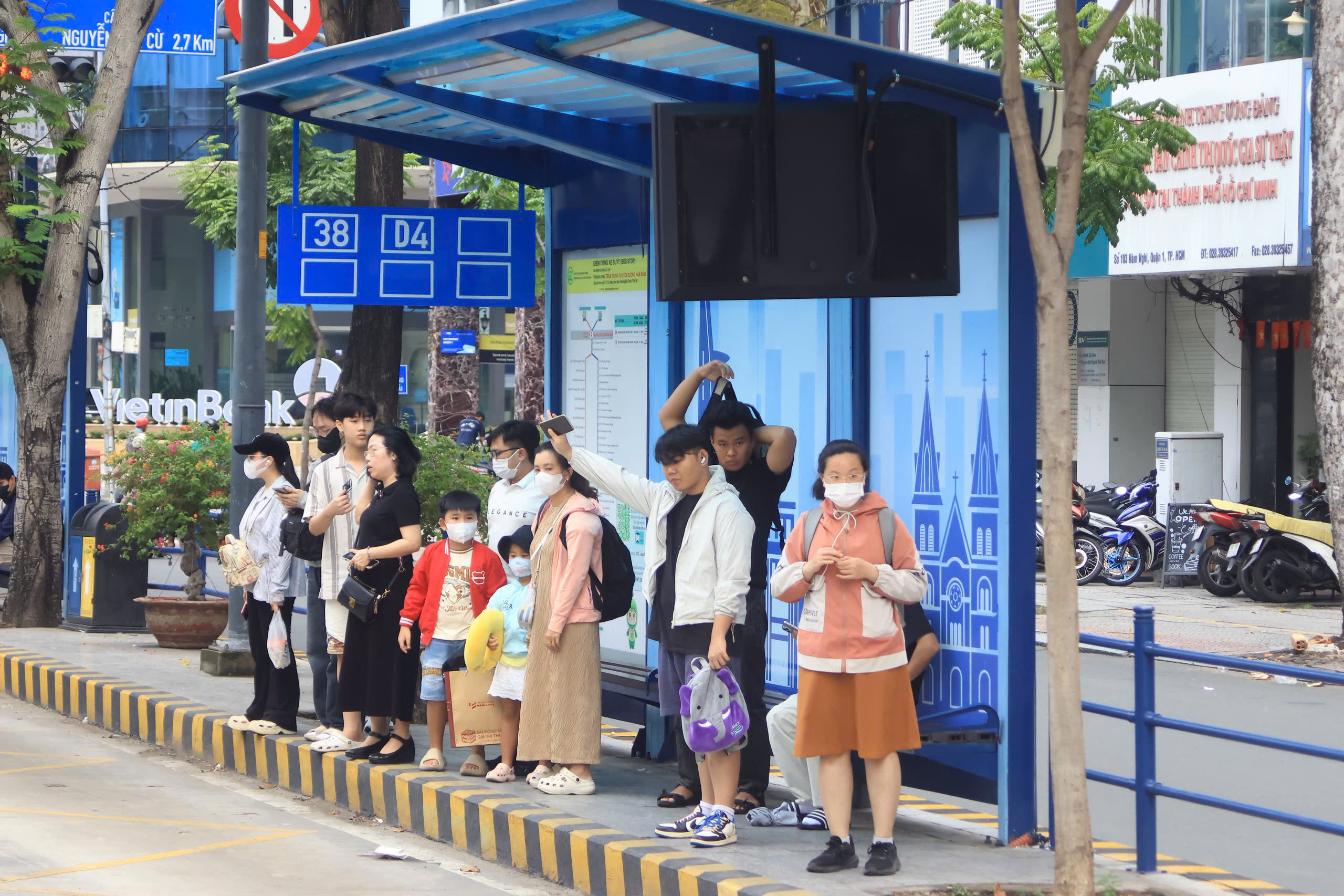TP Hồ Chí Minh tăng chuyến và điều tiết xe buýt tại các khu vực trường Đại học- Ảnh 3.