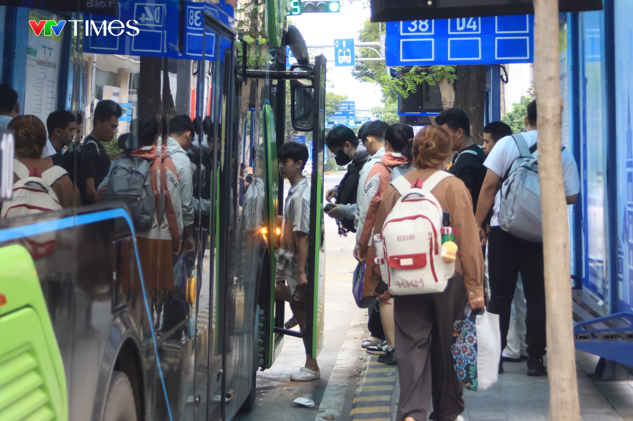 TP Hồ Chí Minh tăng chuyến và điều tiết xe buýt tại các khu vực trường Đại học- Ảnh 8.