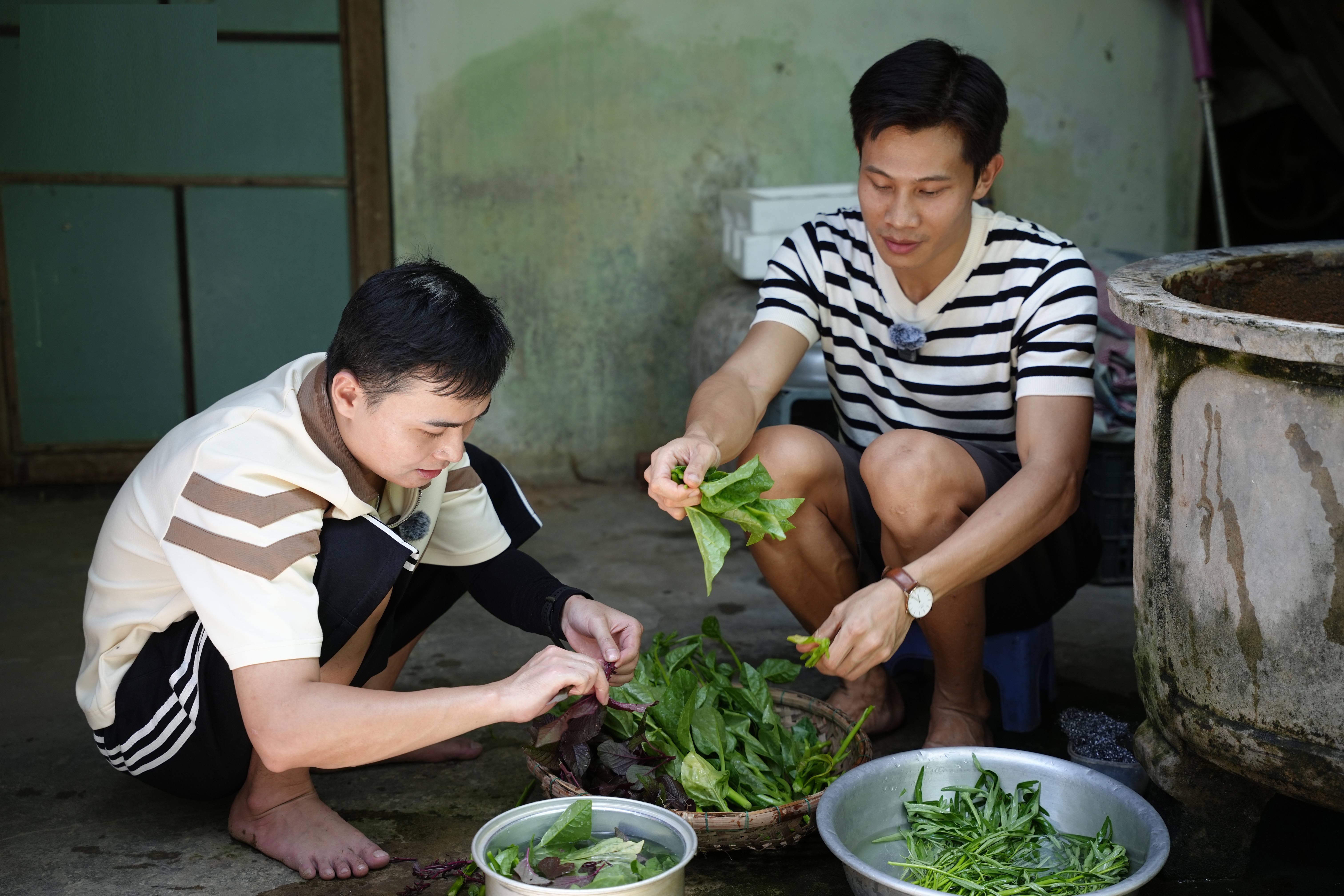 Bố ơi mình đi đâu thế: Bùi Công Nam nhận thử thách nấu cơm cho 5 đứa trẻ- Ảnh 3.
