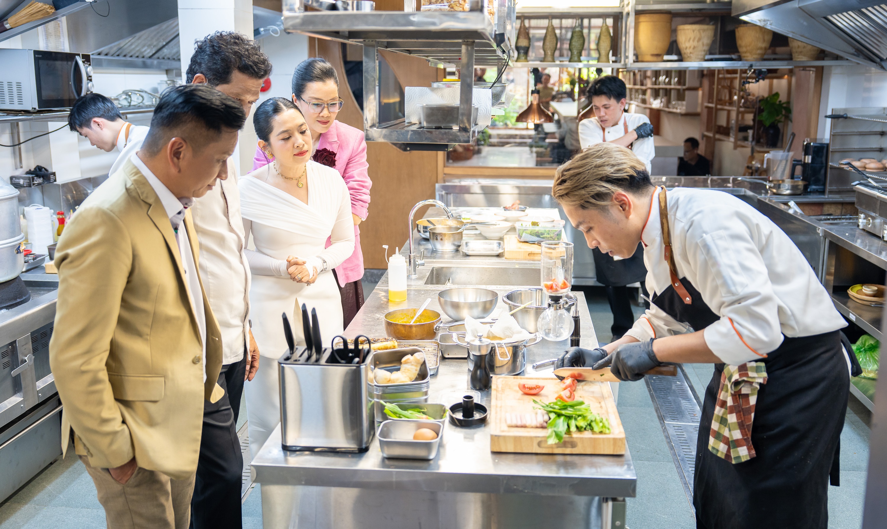 Top Chef đưa thử thách nấu “vị nhà, một đầu bếp phải ra về - Ảnh 3.