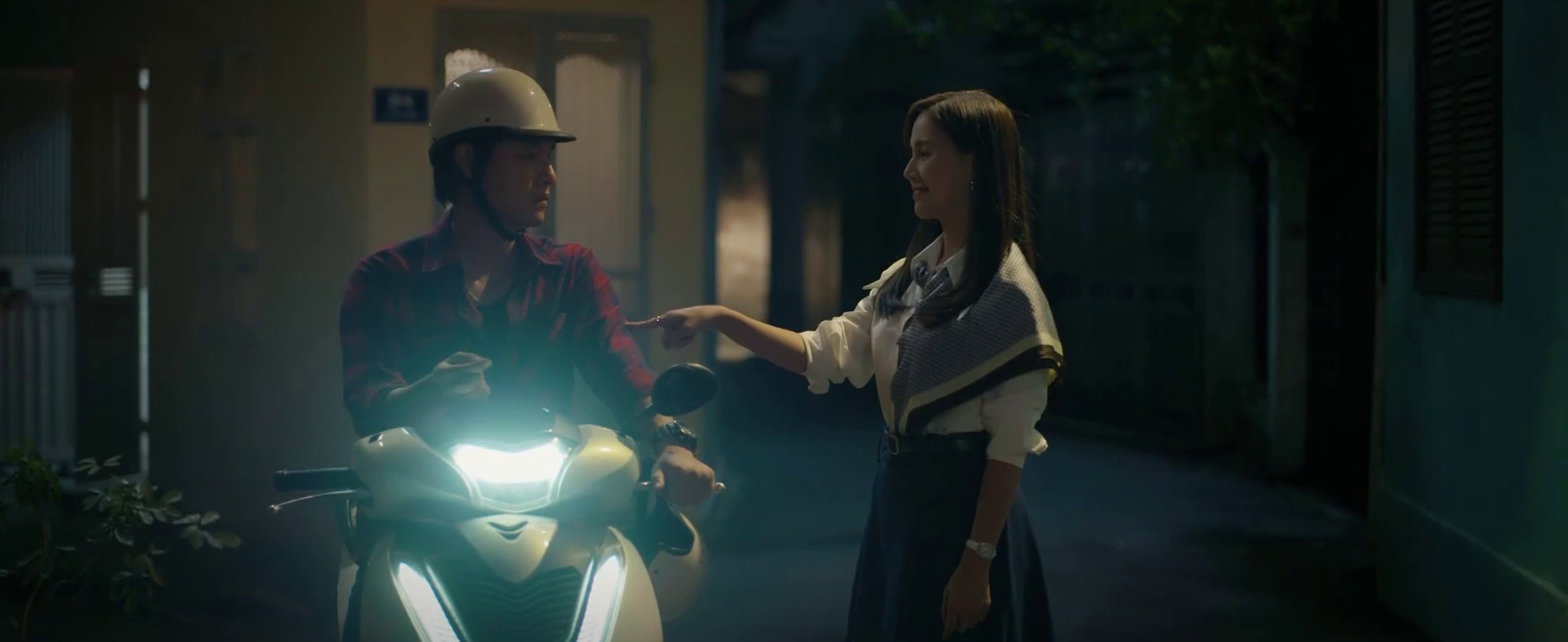 M&ugrave;a h&egrave; năm ấy - Tập 23: T&ugrave;ng say xỉn mất kiểm so&aacute;t với Phương - Ảnh 8.