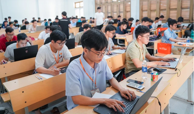 Doanh nghiệp và nhà trường bắt tay tạo sân chơi lập trình cho sinh viên - Ảnh 2.