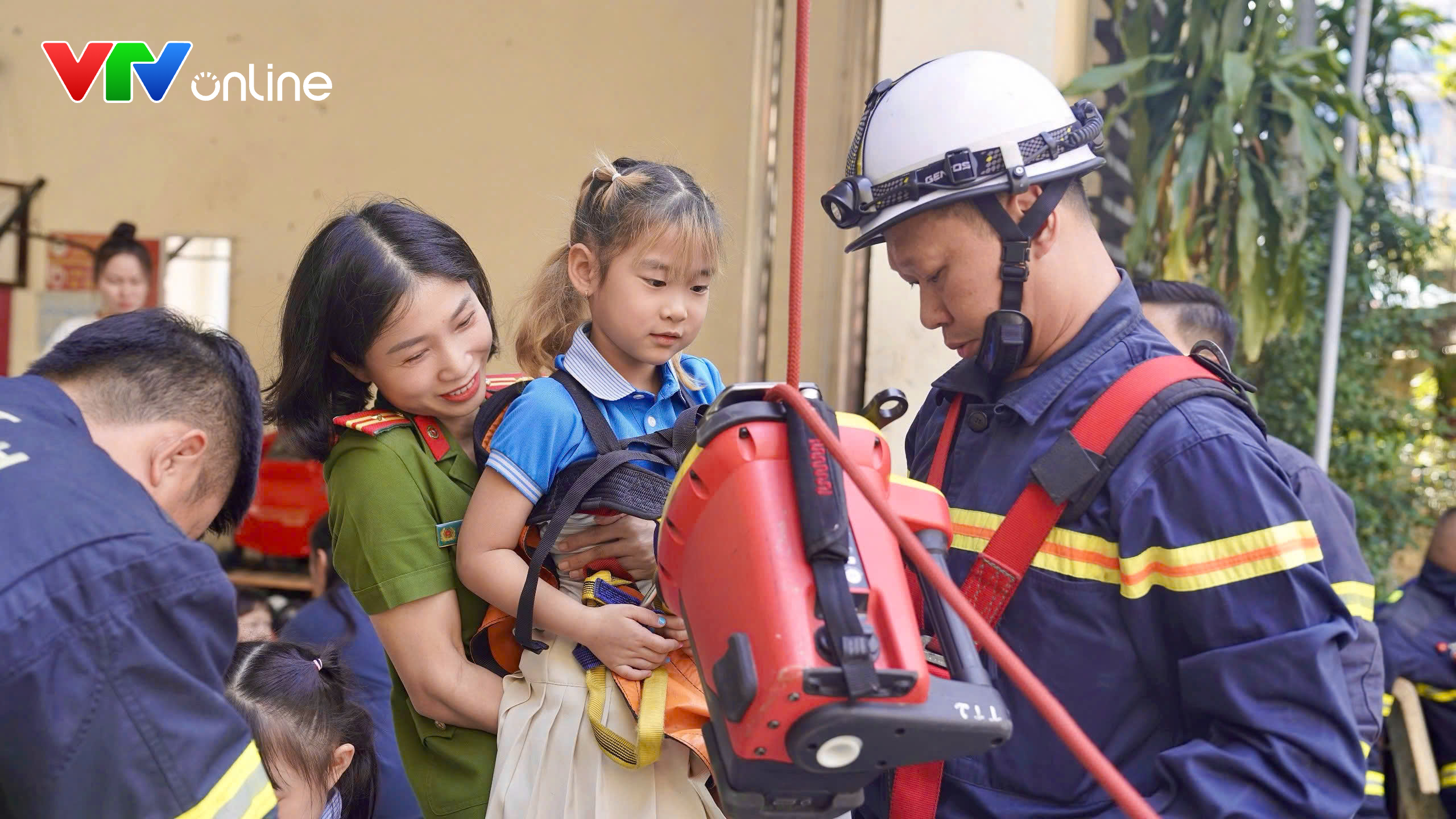 Cảnh s&aacute;t PCCC v&agrave; CNCH C&ocirc;ng an H&agrave; Nội: Sẵn s&agrave;ng đối mặt hiểm nguy, bảo vệ b&igrave;nh y&ecirc;n Thủ đ&ocirc; - Ảnh 4.